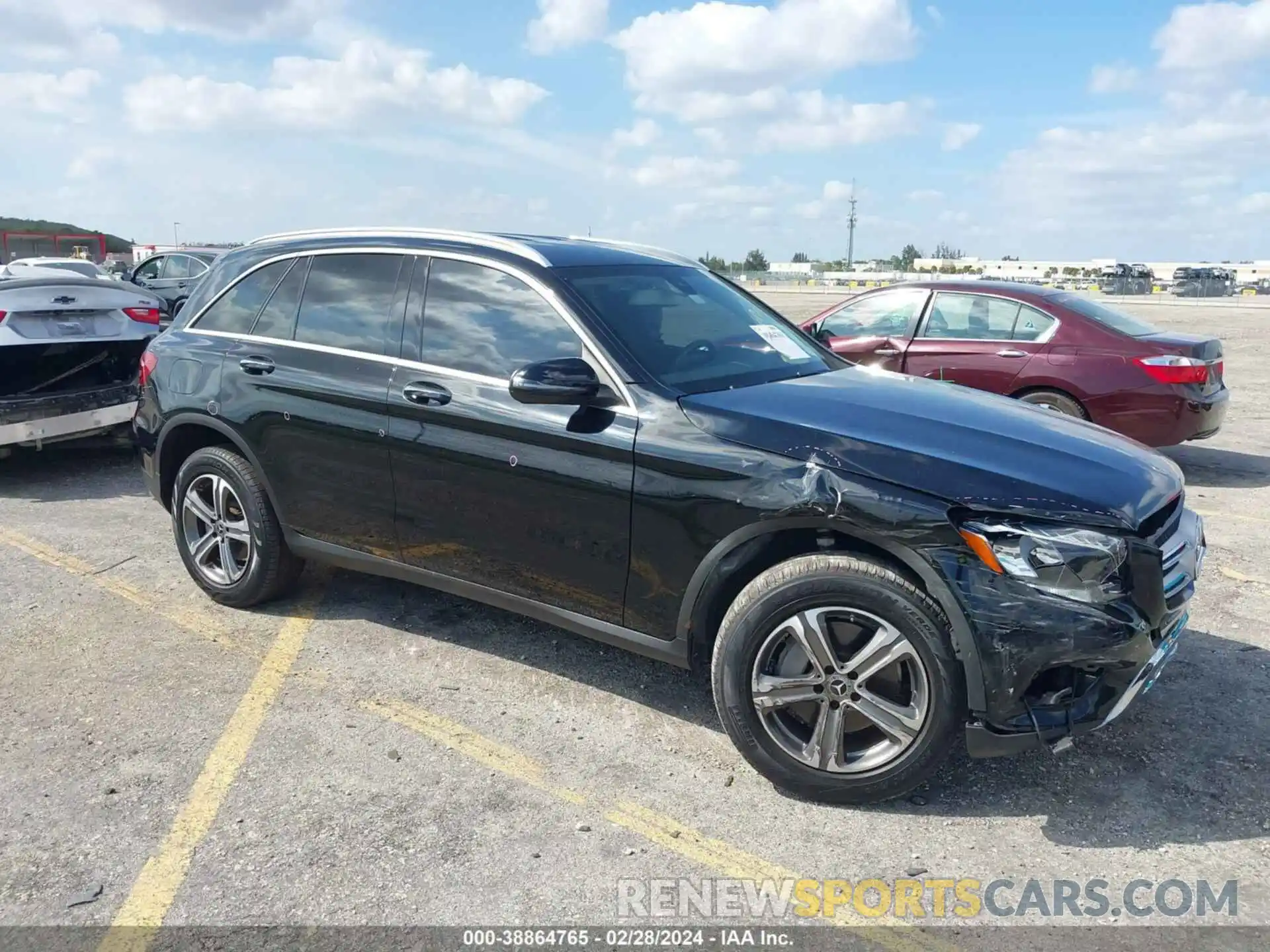 1 Photograph of a damaged car WDC0G4JB4K1005597 MERCEDES-BENZ GLC 300 2019