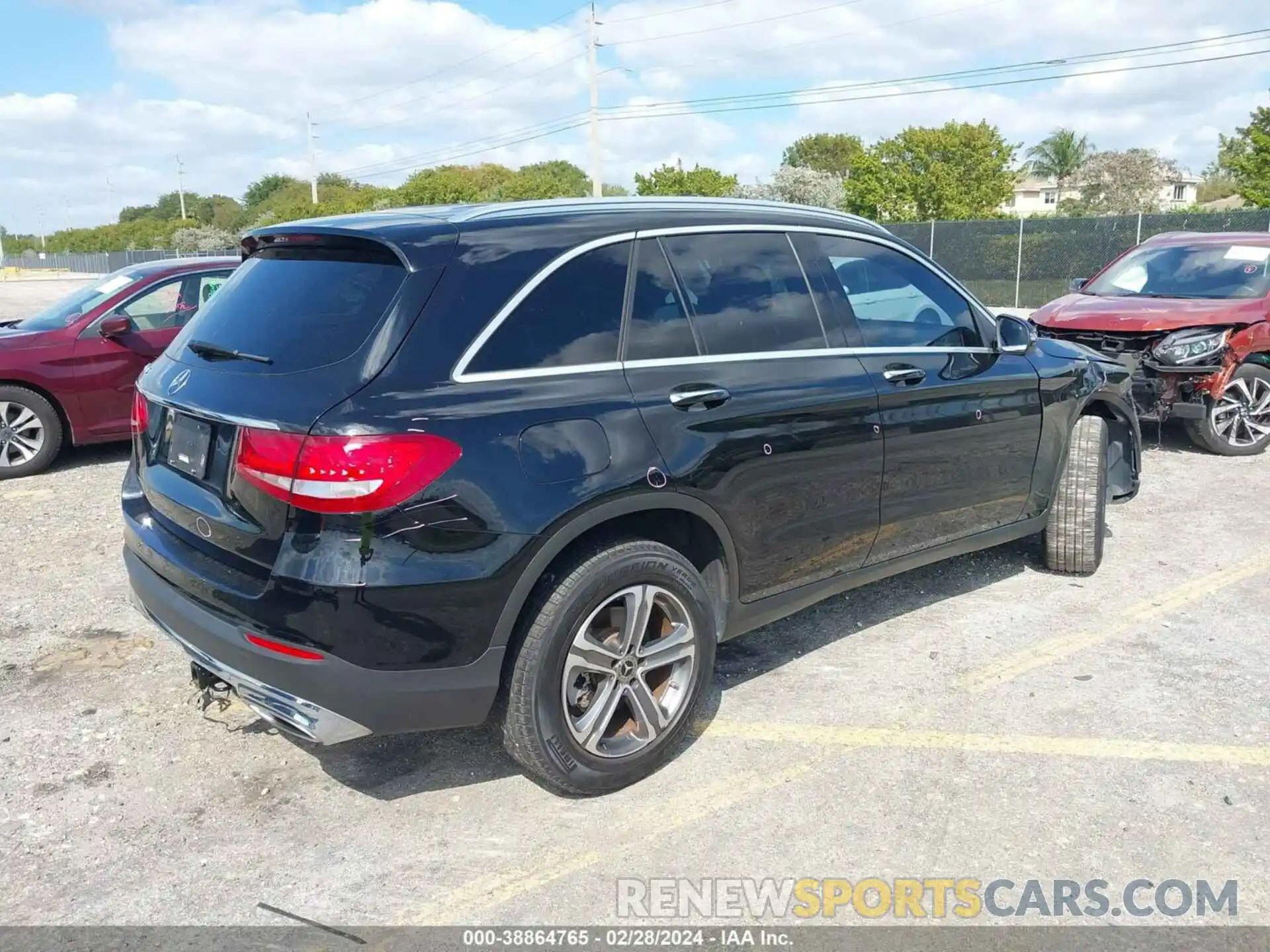 4 Photograph of a damaged car WDC0G4JB4K1005597 MERCEDES-BENZ GLC 300 2019