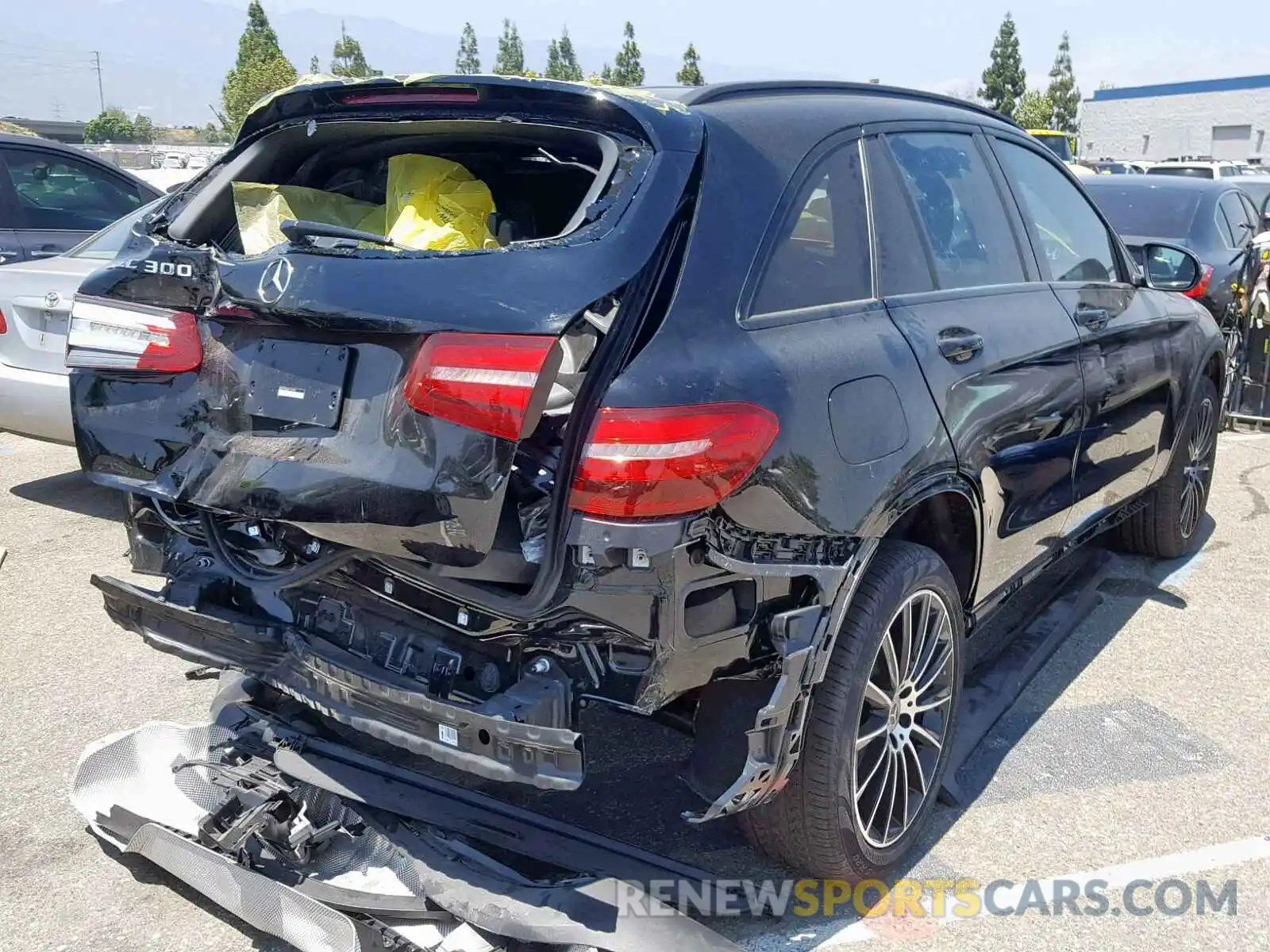 4 Photograph of a damaged car WDC0G4JB4KV123965 MERCEDES-BENZ GLC 300 2019