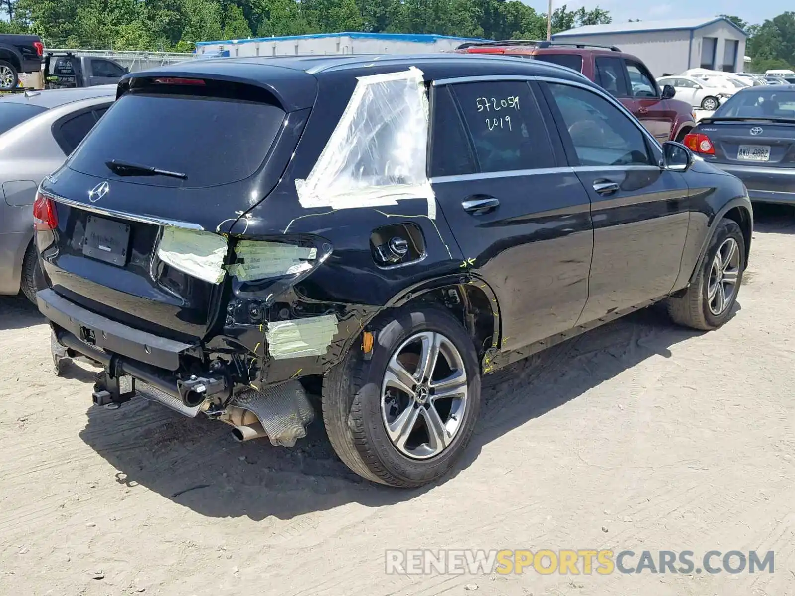 4 Photograph of a damaged car WDC0G4JB4KV144041 MERCEDES-BENZ GLC 300 2019