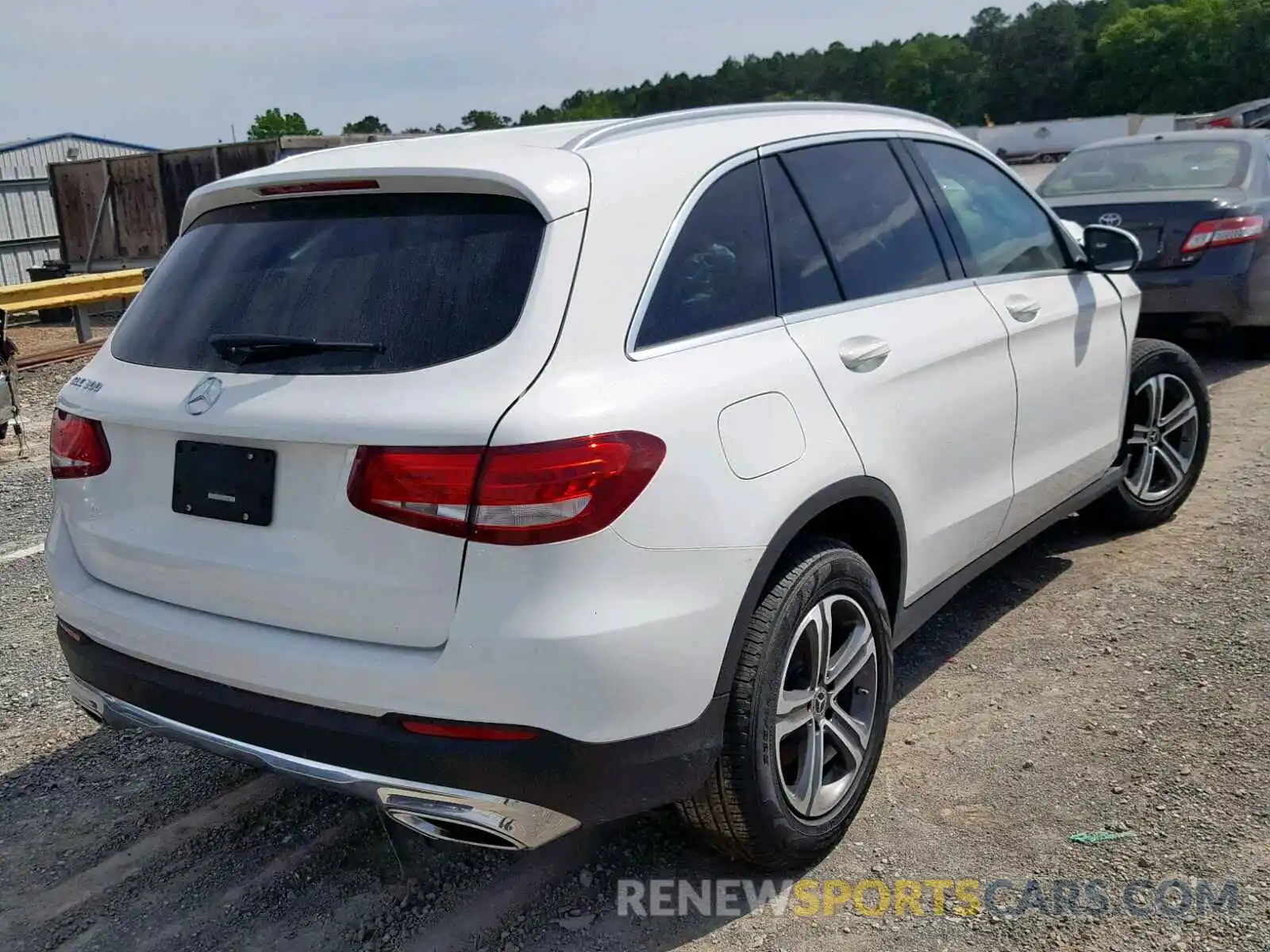 4 Photograph of a damaged car WDC0G4JB4KV146369 MERCEDES-BENZ GLC 300 2019