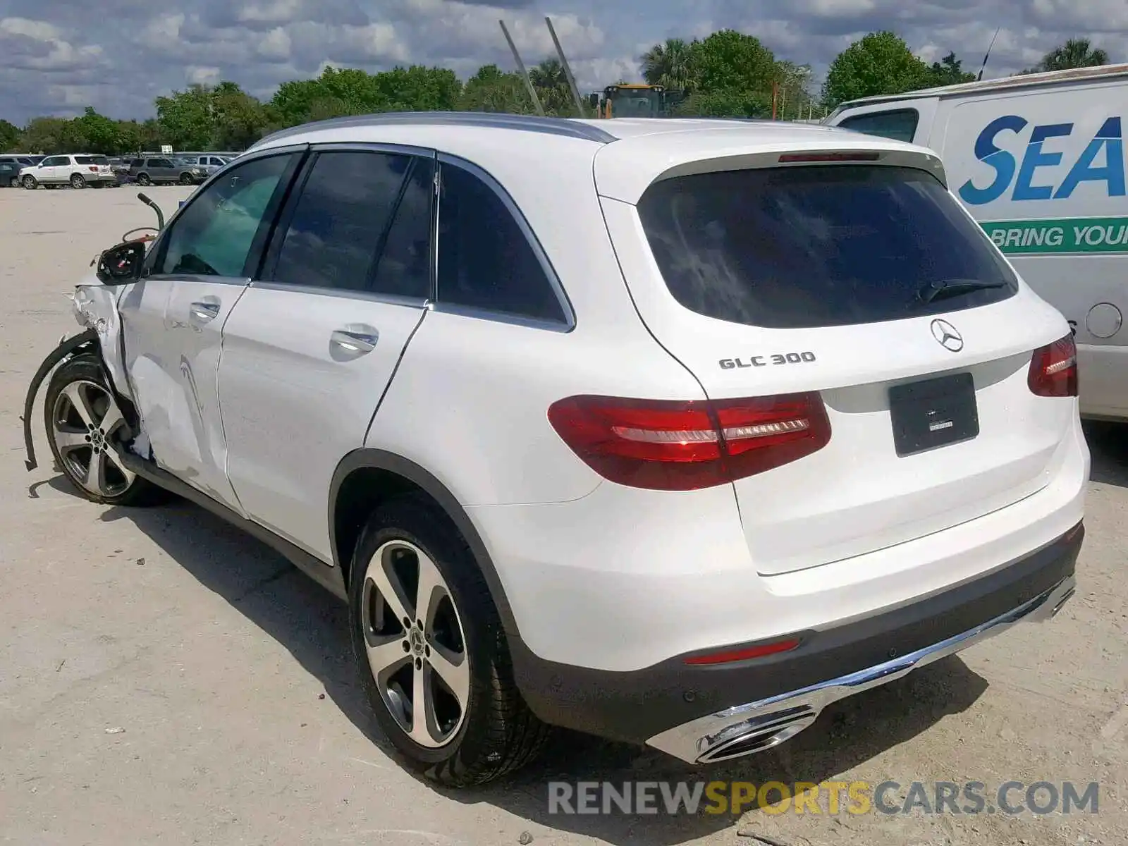 3 Photograph of a damaged car WDC0G4JB5KV139320 MERCEDES-BENZ GLC 300 2019