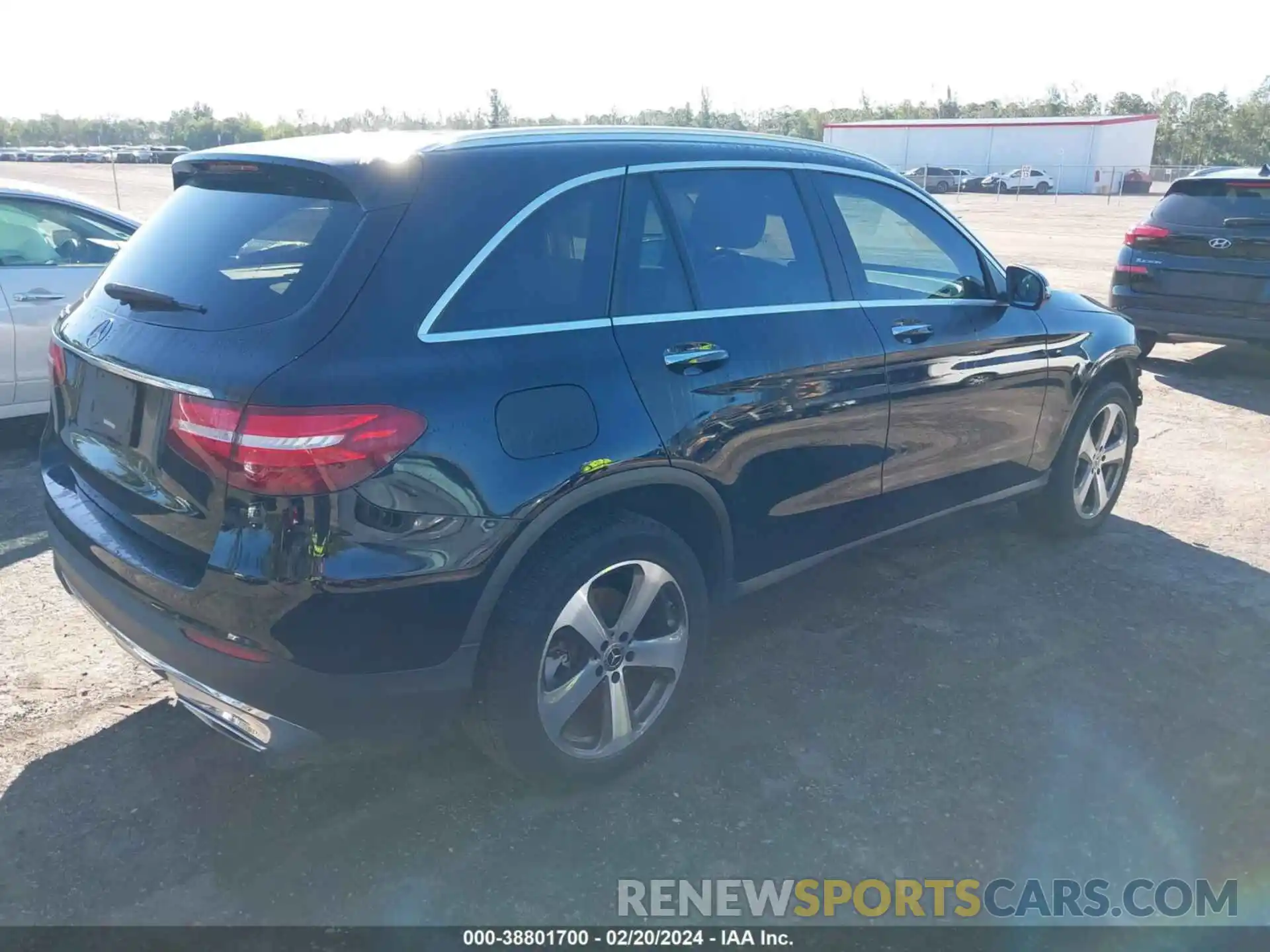 4 Photograph of a damaged car WDC0G4JB7KF572096 MERCEDES-BENZ GLC 300 2019