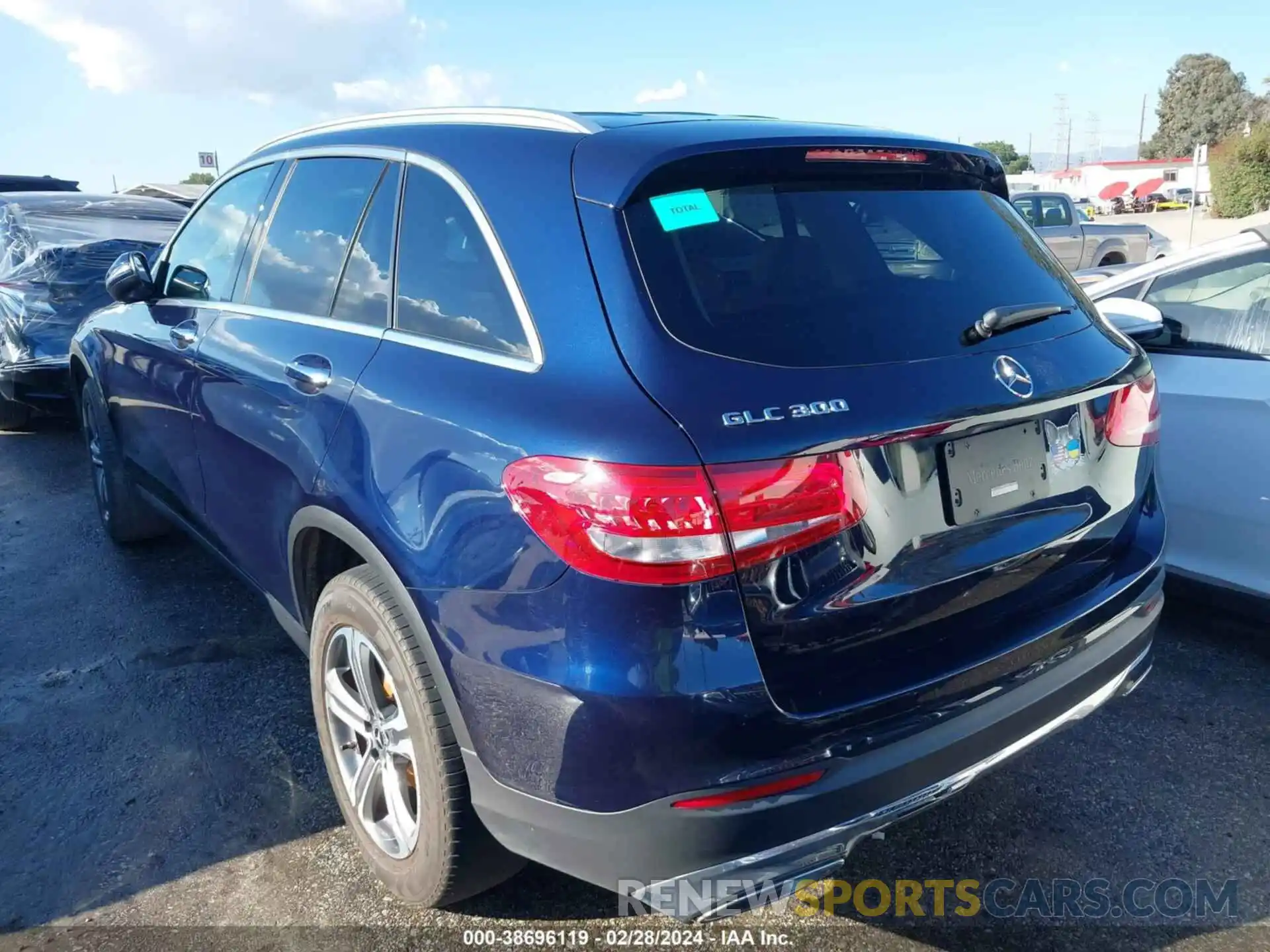 3 Photograph of a damaged car WDC0G4JB7KF574379 MERCEDES-BENZ GLC 300 2019