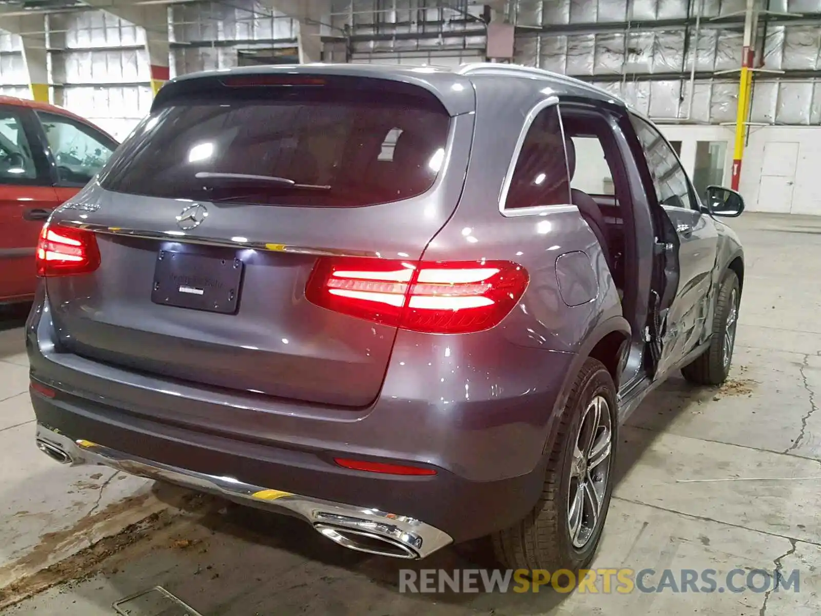 4 Photograph of a damaged car WDC0G4JB7KF612158 MERCEDES-BENZ GLC 300 2019