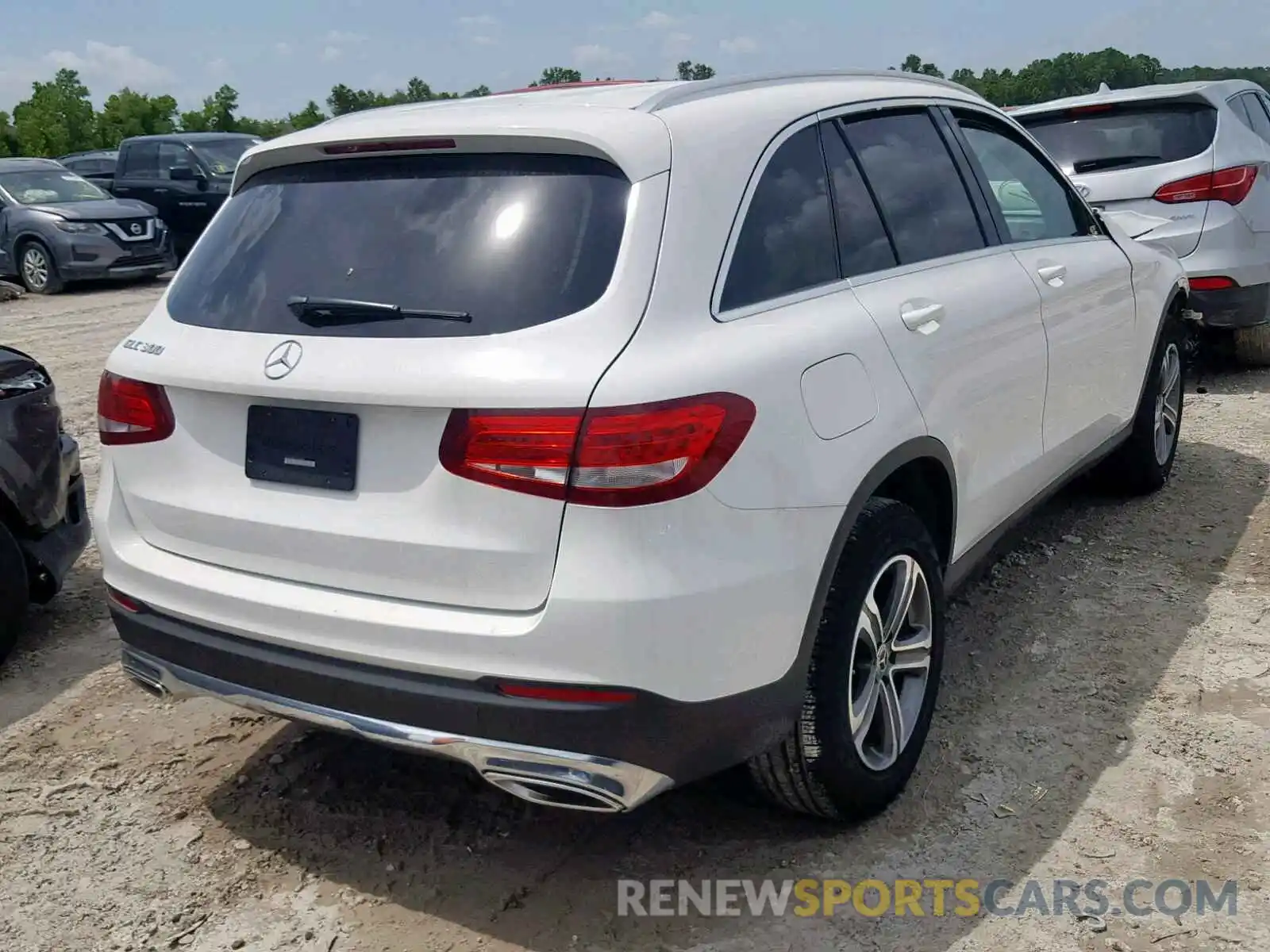 4 Photograph of a damaged car WDC0G4JB7KV145085 MERCEDES-BENZ GLC 300 2019