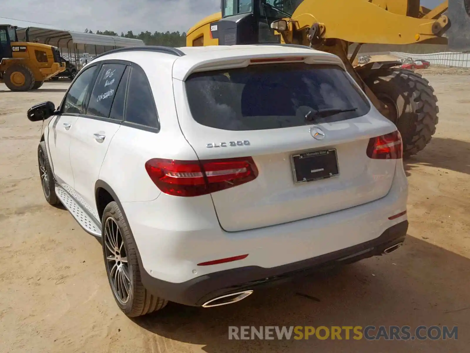 3 Photograph of a damaged car WDC0G4JB7KV157771 MERCEDES-BENZ GLC 300 2019