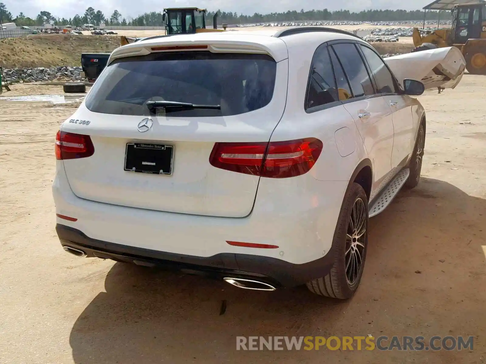 4 Photograph of a damaged car WDC0G4JB7KV157771 MERCEDES-BENZ GLC 300 2019