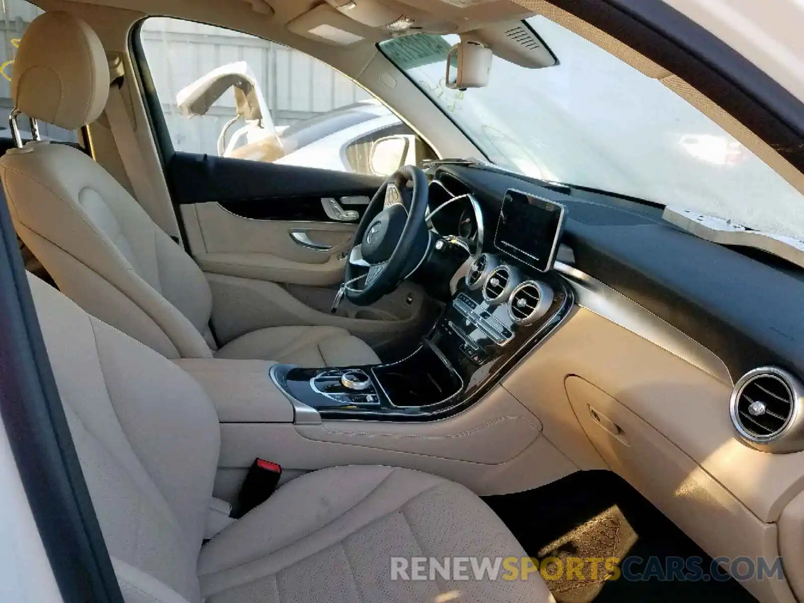 5 Photograph of a damaged car WDC0G4JB8KV163188 MERCEDES-BENZ GLC 300 2019