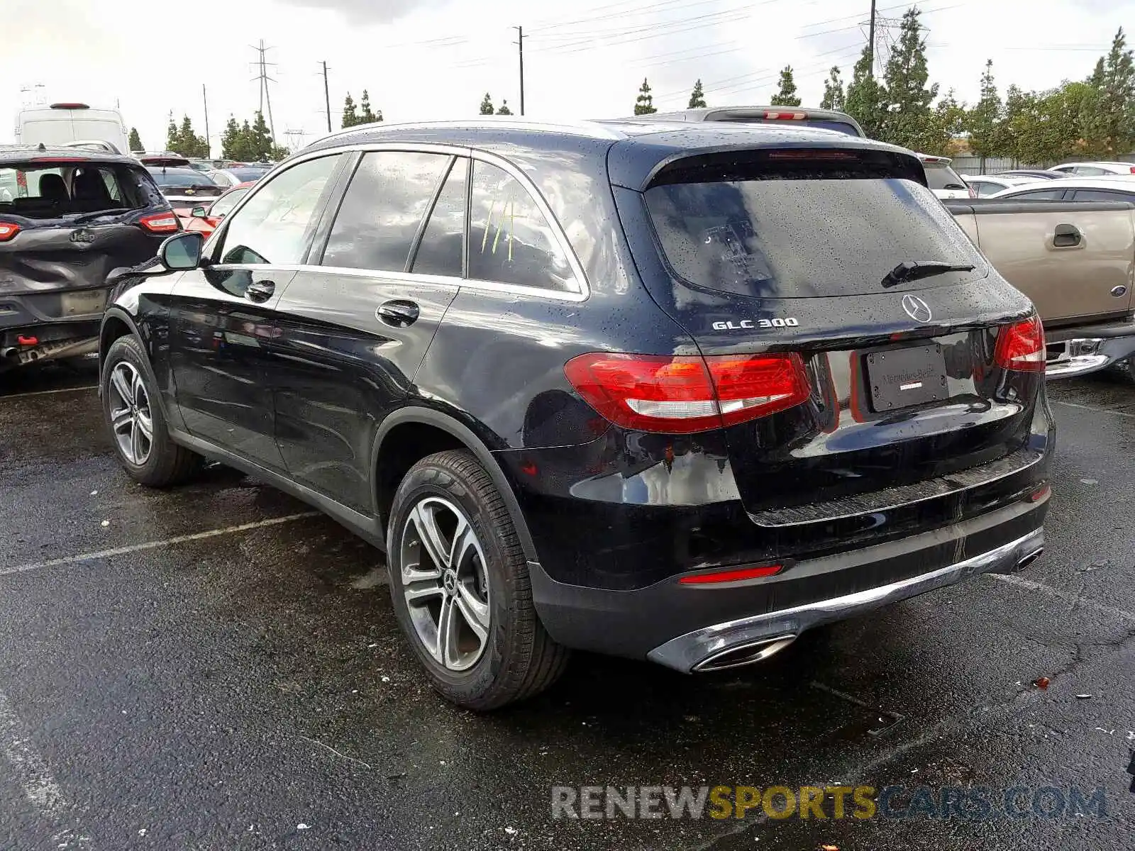 3 Photograph of a damaged car WDC0G4JB8KV178547 MERCEDES-BENZ GLC 300 2019