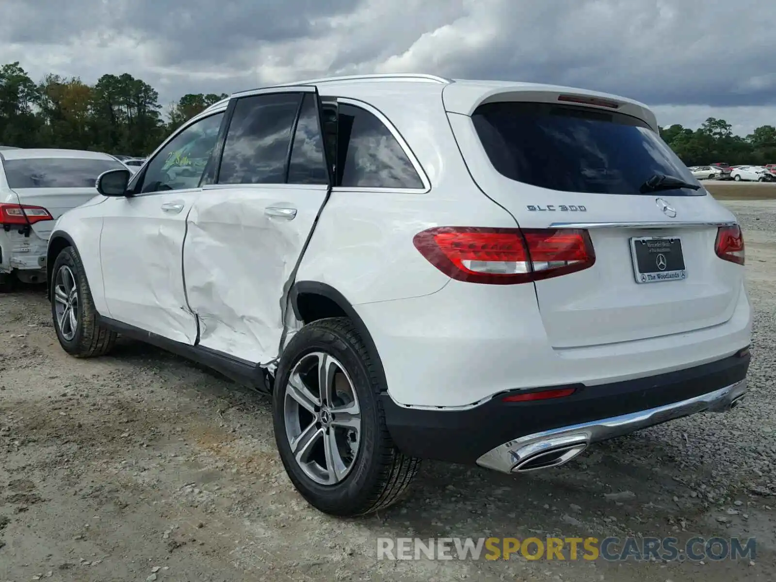 3 Photograph of a damaged car WDC0G4JB9KV122567 MERCEDES-BENZ GLC 300 2019