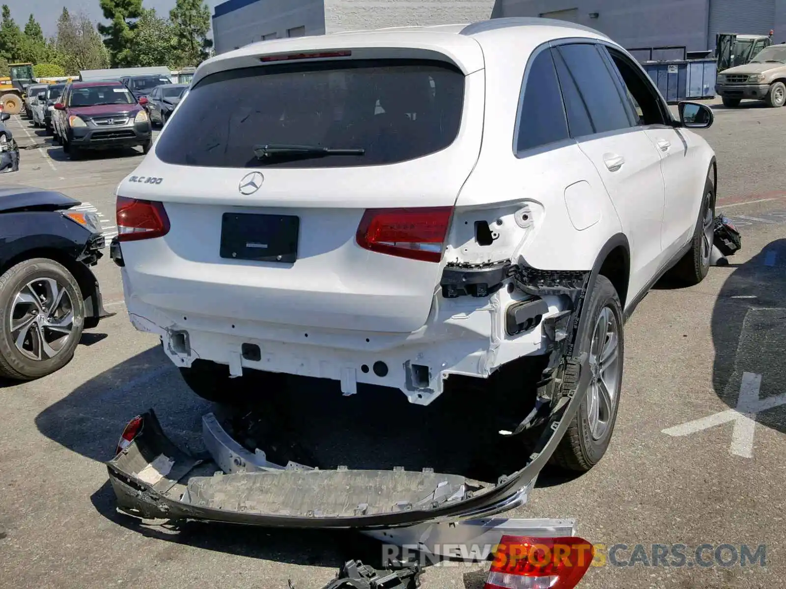 4 Photograph of a damaged car WDC0G4JB9KV165953 MERCEDES-BENZ GLC 300 2019