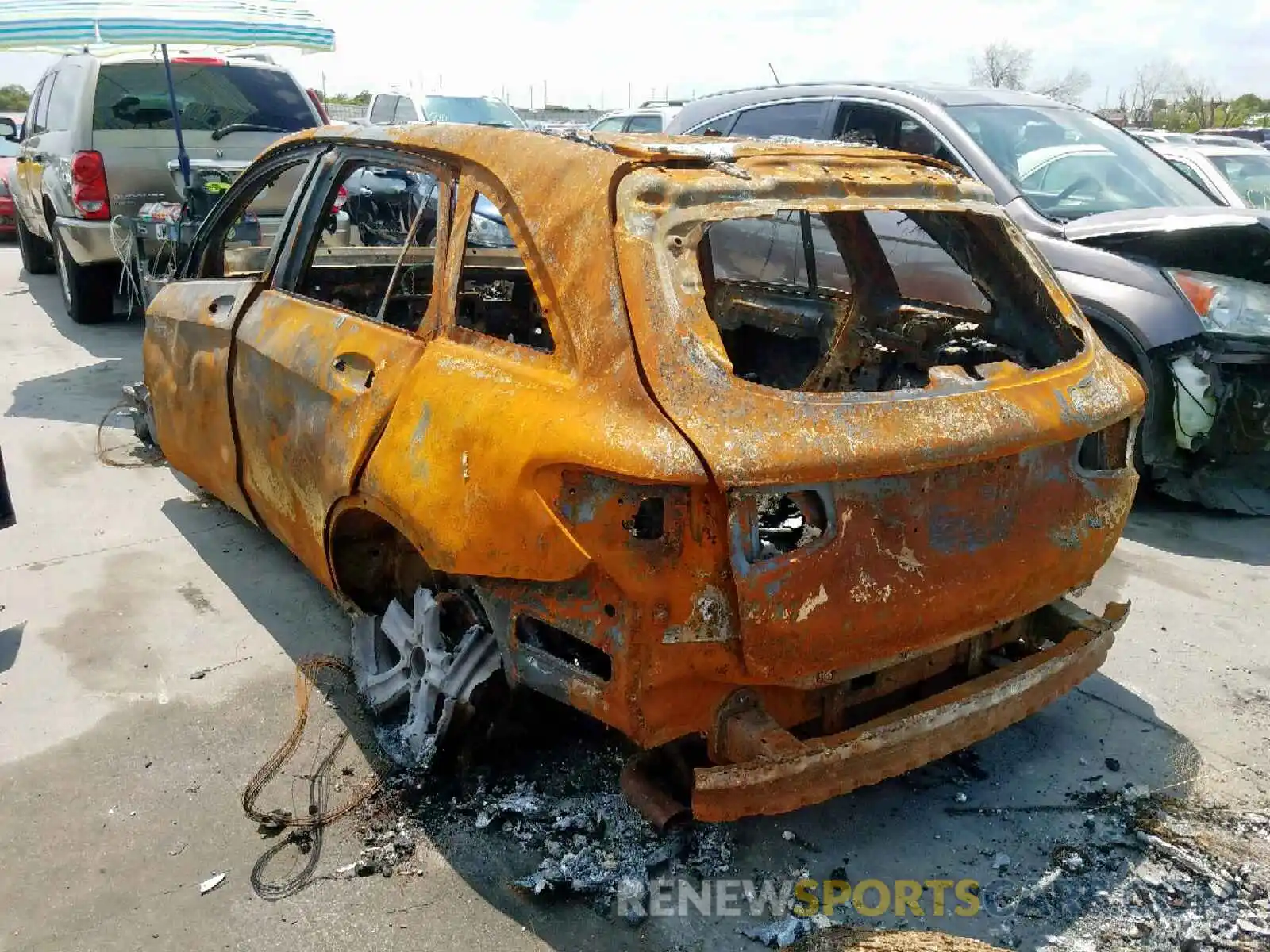 3 Photograph of a damaged car WDC0G4JB9KV186236 MERCEDES-BENZ GLC 300 2019