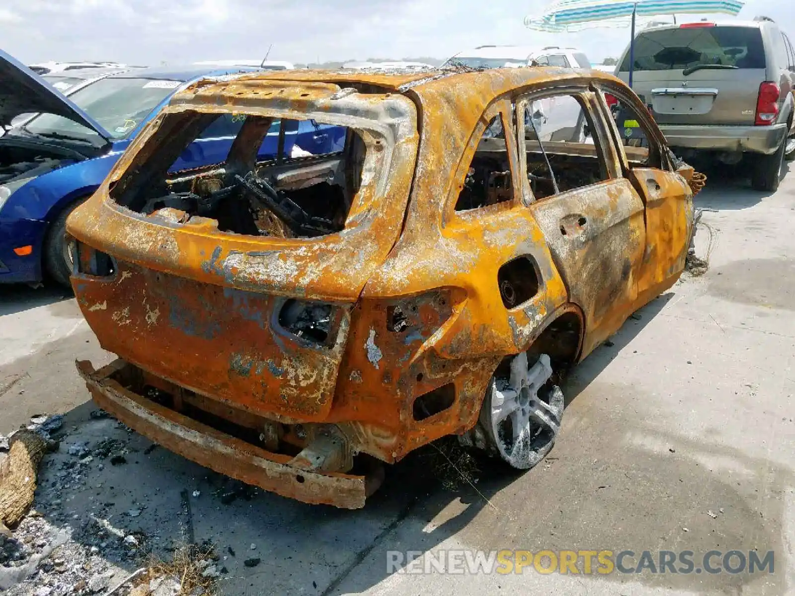 4 Photograph of a damaged car WDC0G4JB9KV186236 MERCEDES-BENZ GLC 300 2019