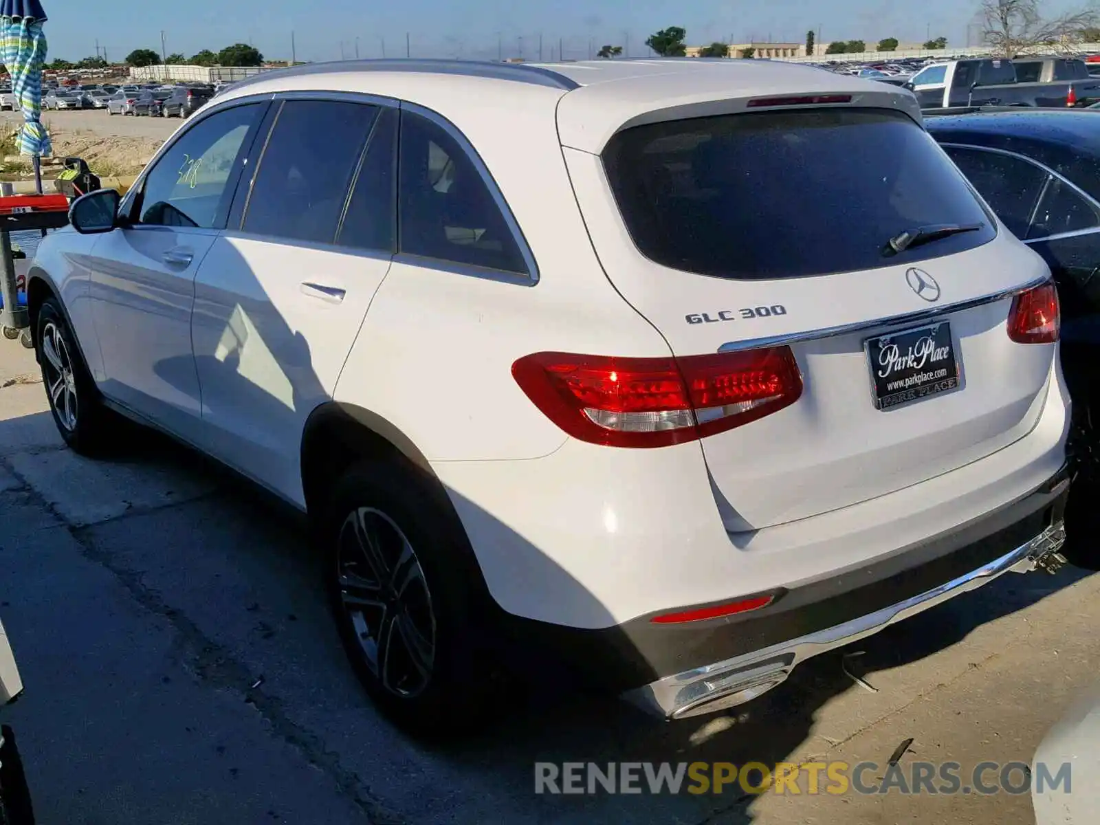 3 Photograph of a damaged car WDC0G4JBXKV170143 MERCEDES-BENZ GLC 300 2019