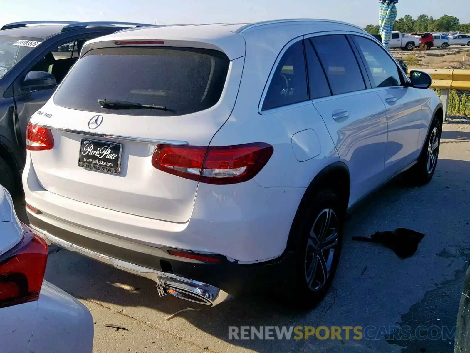 4 Photograph of a damaged car WDC0G4JBXKV170143 MERCEDES-BENZ GLC 300 2019