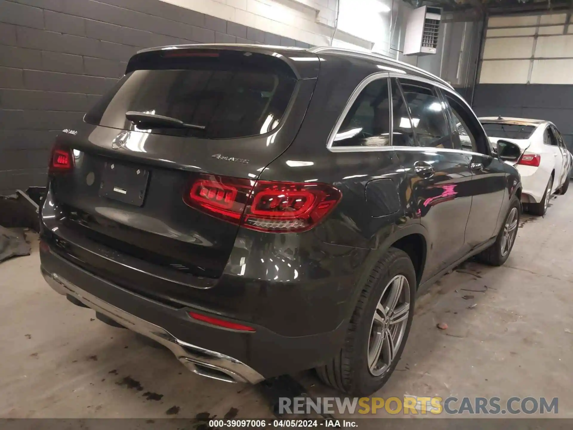 4 Photograph of a damaged car W1N0G8EB4LF796797 MERCEDES-BENZ GLC 300 2020