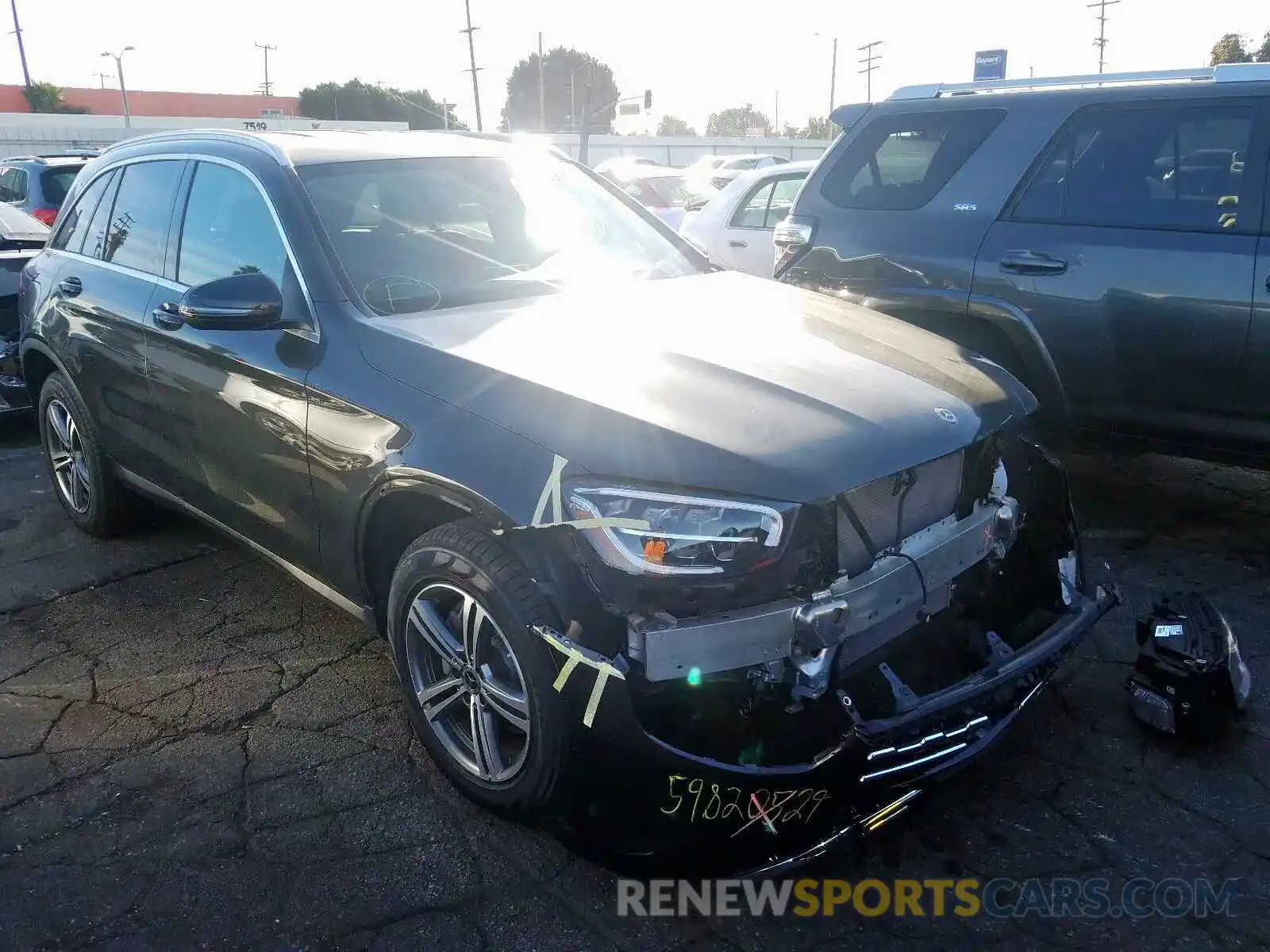 1 Photograph of a damaged car WDC0G8DB1LF690293 MERCEDES-BENZ GLC 300 2020