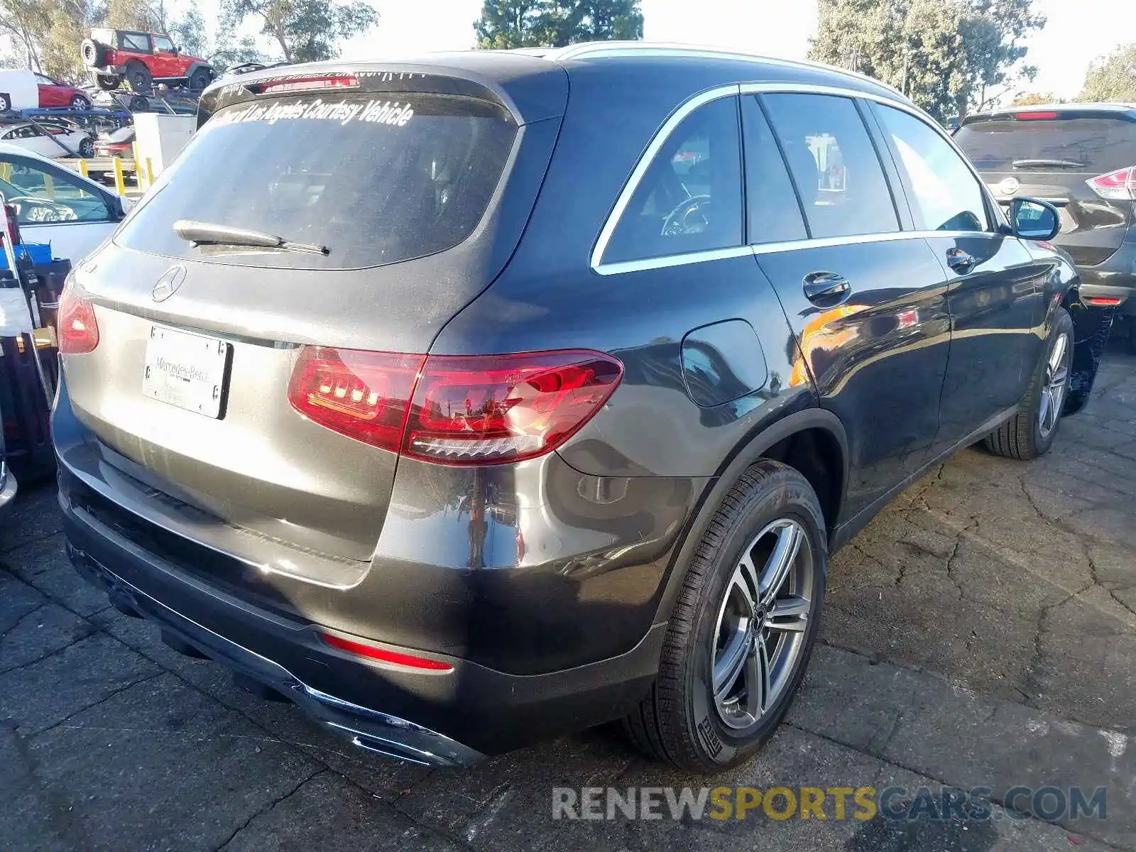 4 Photograph of a damaged car WDC0G8DB1LF690293 MERCEDES-BENZ GLC 300 2020