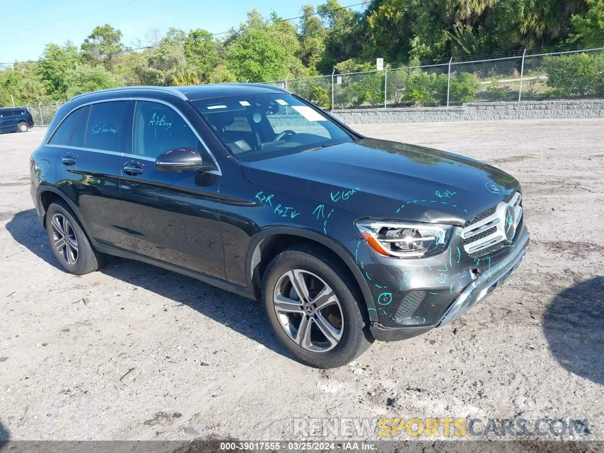 1 Photograph of a damaged car WDC0G8DB1LF694571 MERCEDES-BENZ GLC 300 2020