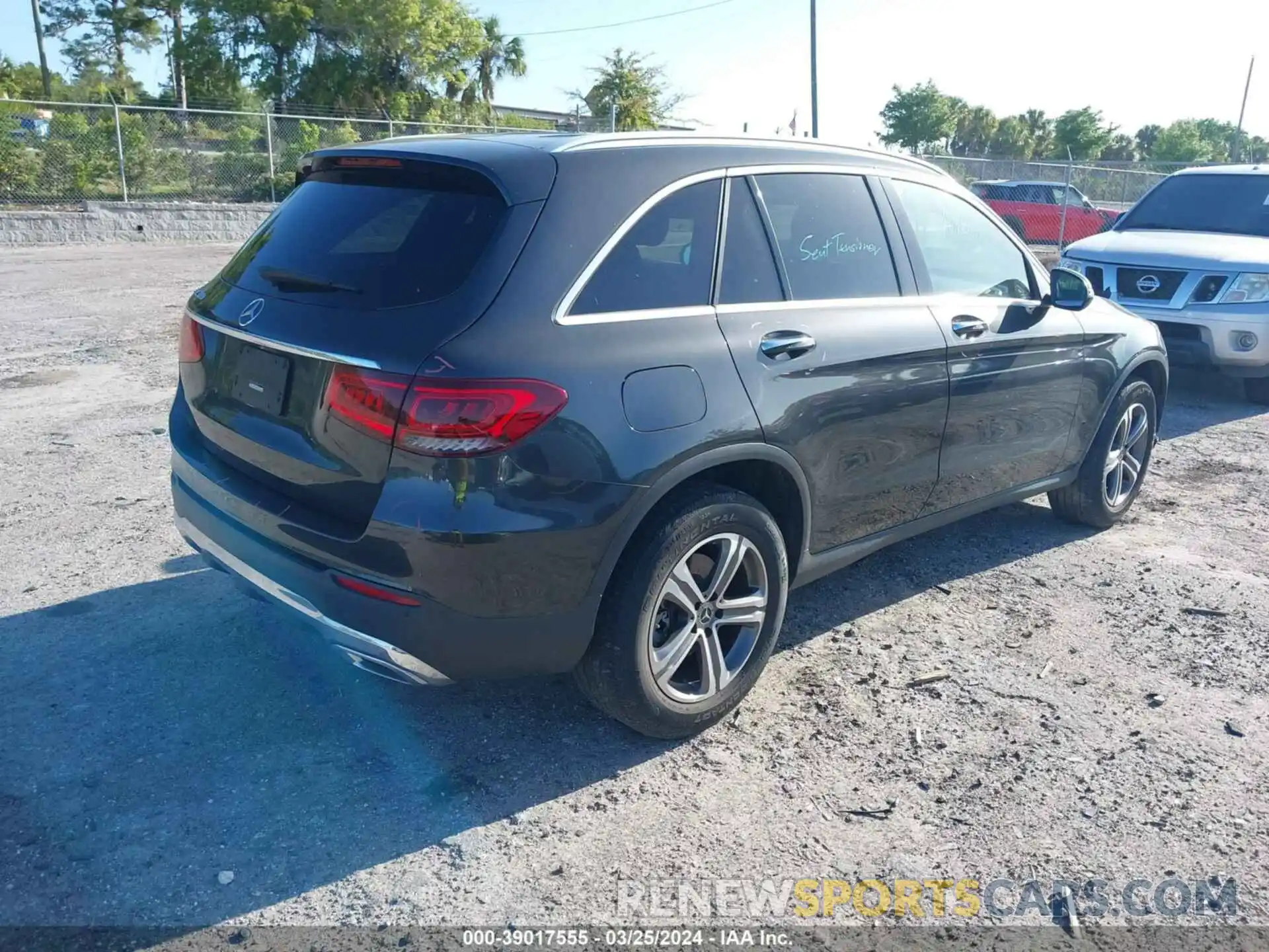 4 Photograph of a damaged car WDC0G8DB1LF694571 MERCEDES-BENZ GLC 300 2020