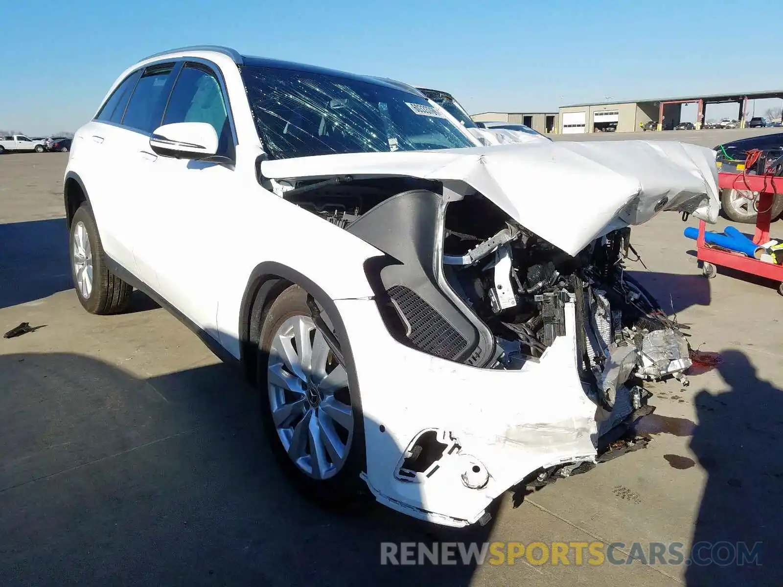 1 Photograph of a damaged car WDC0G8DB3LF681384 MERCEDES-BENZ GLC 300 2020