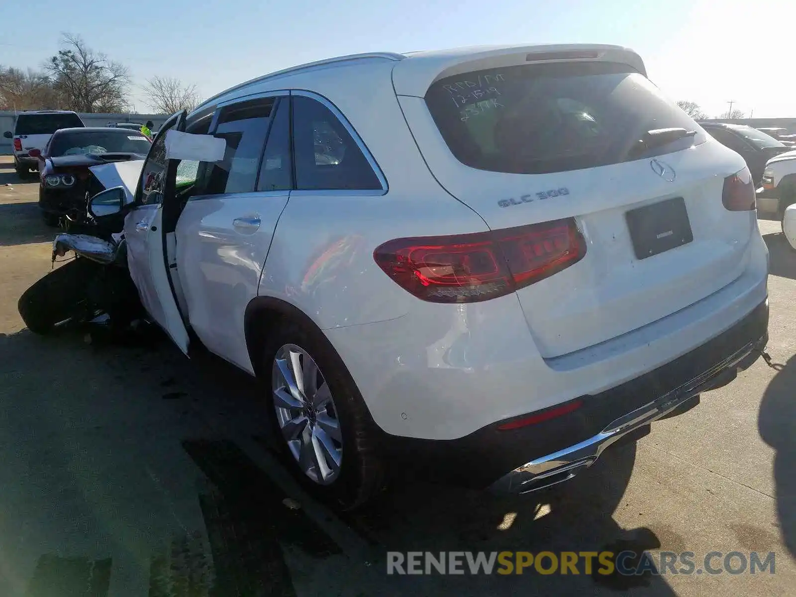 3 Photograph of a damaged car WDC0G8DB3LF681384 MERCEDES-BENZ GLC 300 2020