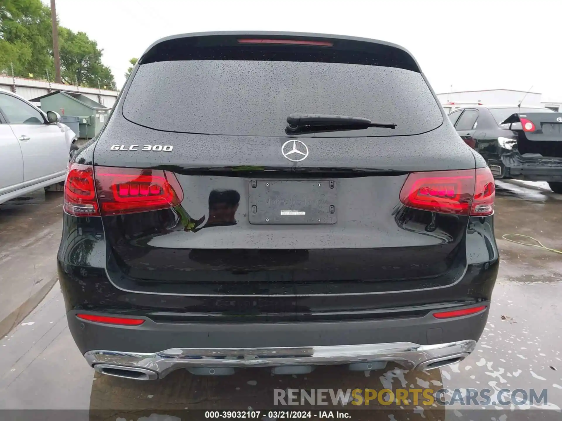 17 Photograph of a damaged car W1N0G8DB5NG109146 MERCEDES-BENZ GLC 300 2022