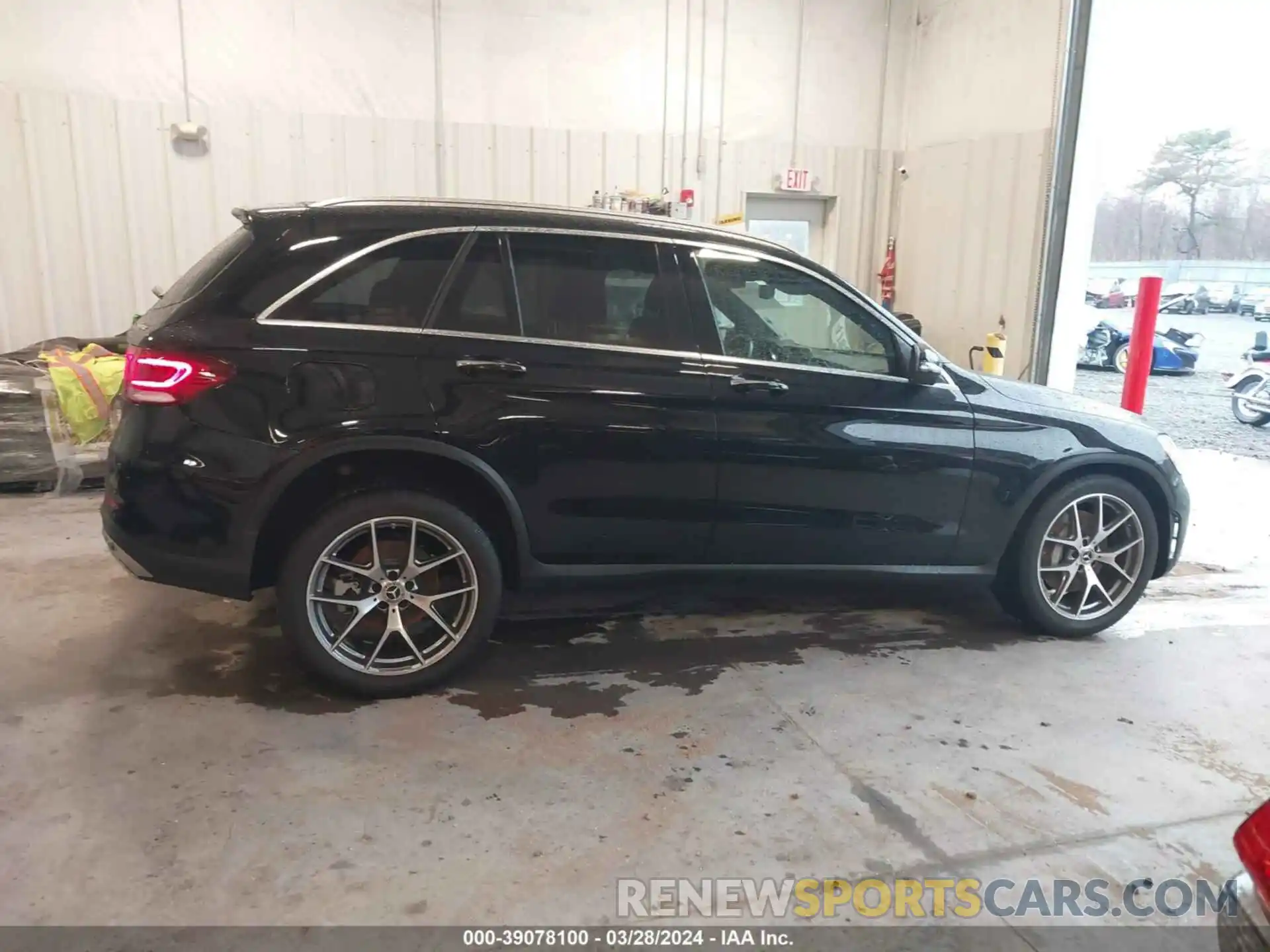 13 Photograph of a damaged car W1N0G8EB6NG096762 MERCEDES-BENZ GLC 300 2022