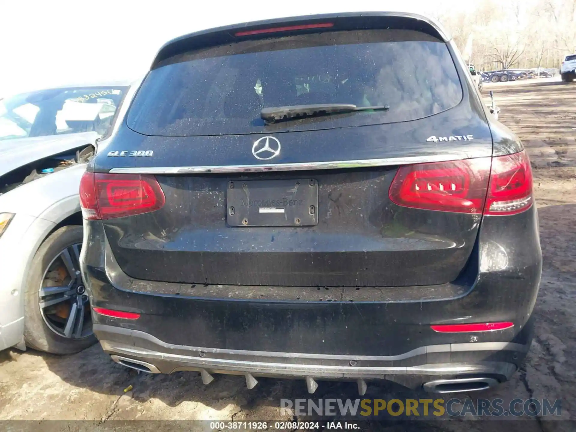 16 Photograph of a damaged car W1N0G8EB6NV330863 MERCEDES-BENZ GLC 300 2022