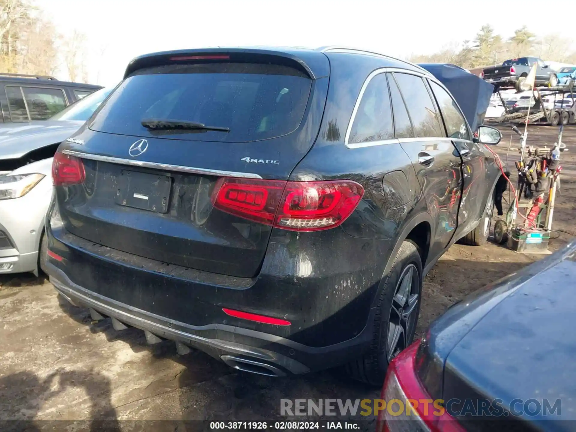 4 Photograph of a damaged car W1N0G8EB6NV330863 MERCEDES-BENZ GLC 300 2022