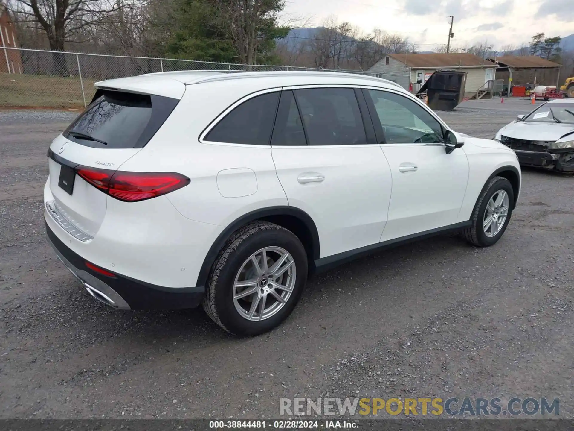 4 Photograph of a damaged car W1NKM4HB2PU015007 MERCEDES-BENZ GLC 300 2023