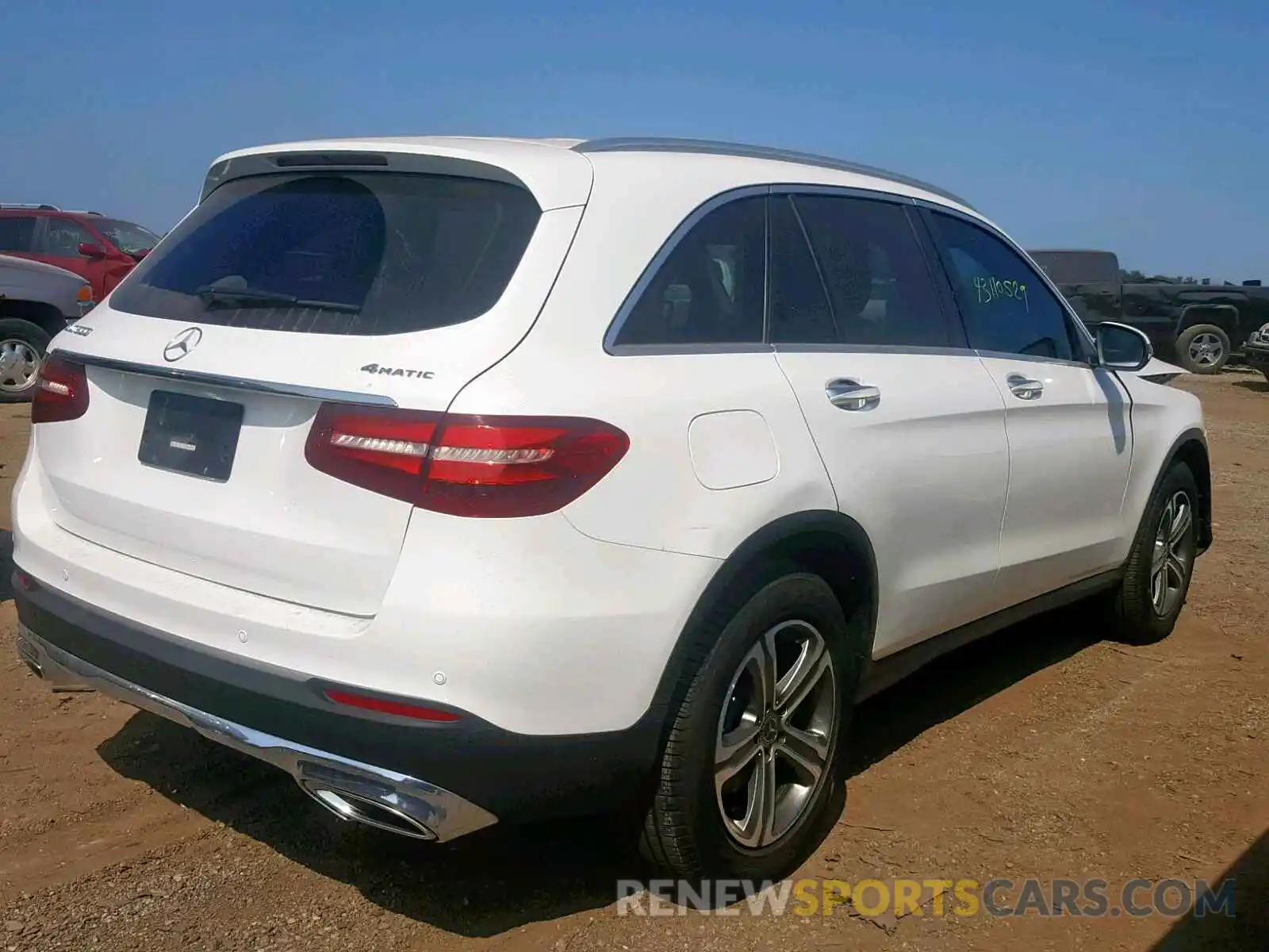 4 Photograph of a damaged car WDC0G4KB7KV133629 MERCEDES-BENZ GLC 300 4M 2019