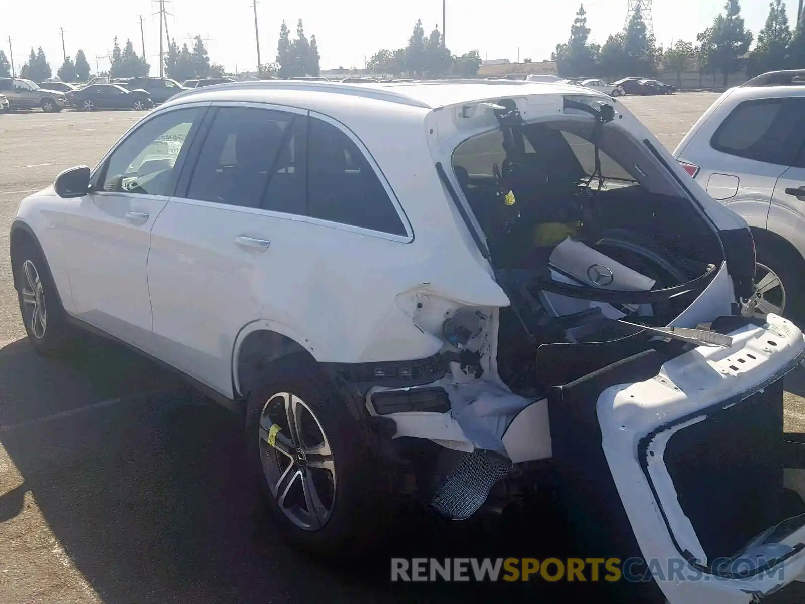 3 Photograph of a damaged car WDC0G4KB8KF557394 MERCEDES-BENZ GLC 300 4M 2019