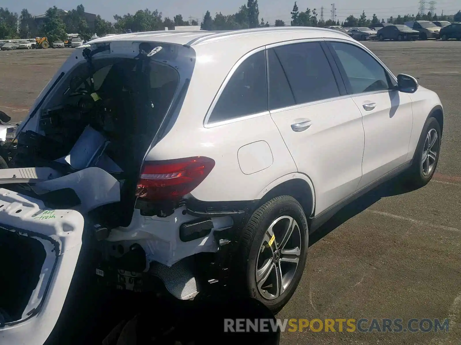 4 Photograph of a damaged car WDC0G4KB8KF557394 MERCEDES-BENZ GLC 300 4M 2019