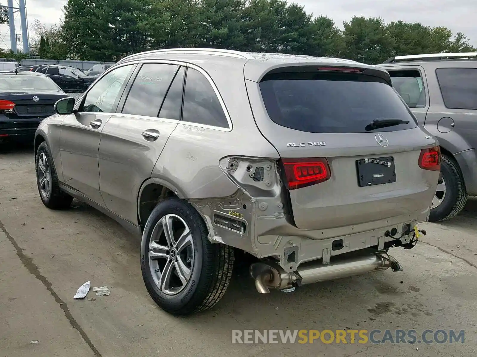 3 Photograph of a damaged car WDC0G8EB1LF681592 MERCEDES-BENZ GLC 300 4M 2020