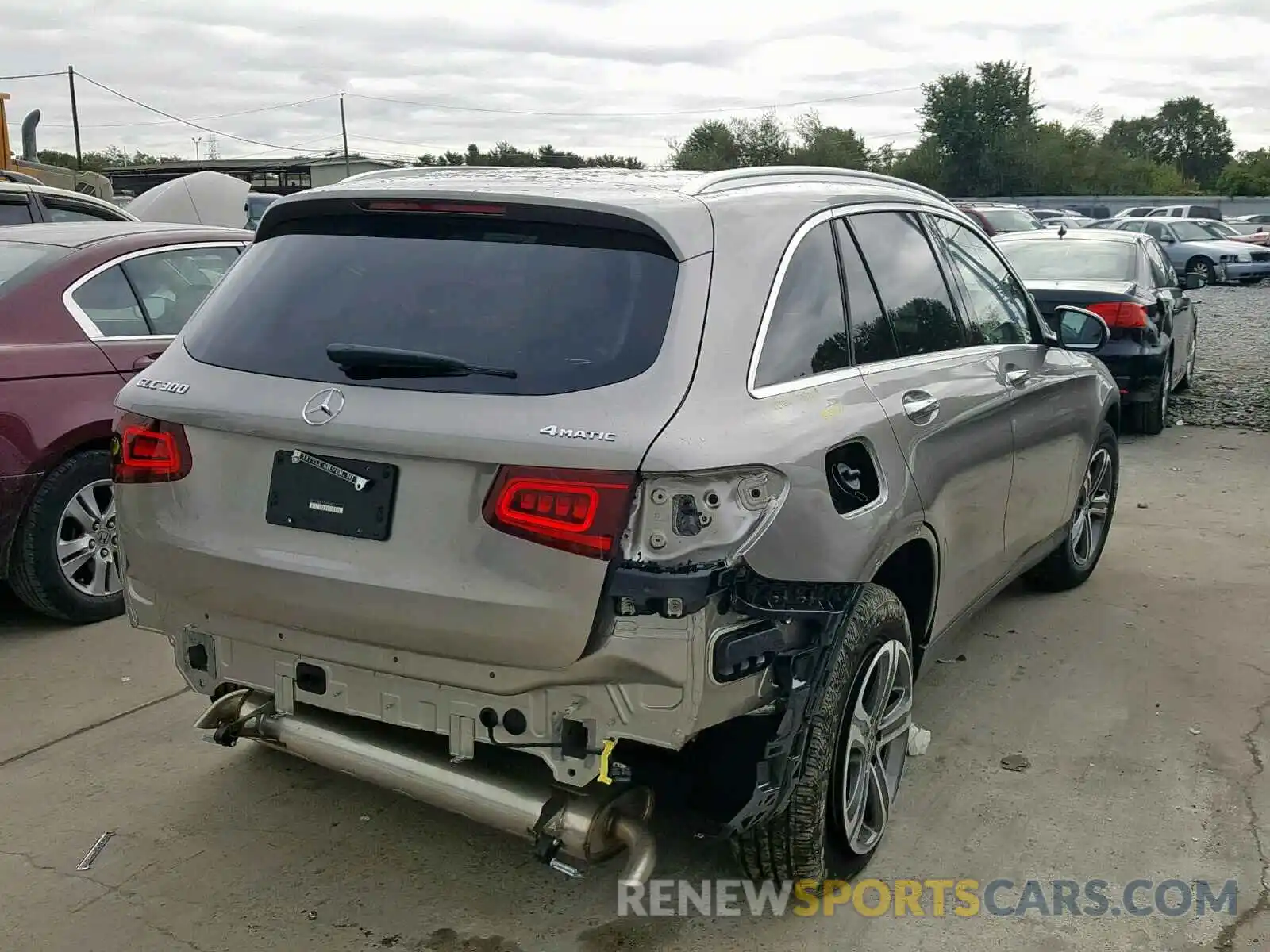 4 Photograph of a damaged car WDC0G8EB1LF681592 MERCEDES-BENZ GLC 300 4M 2020