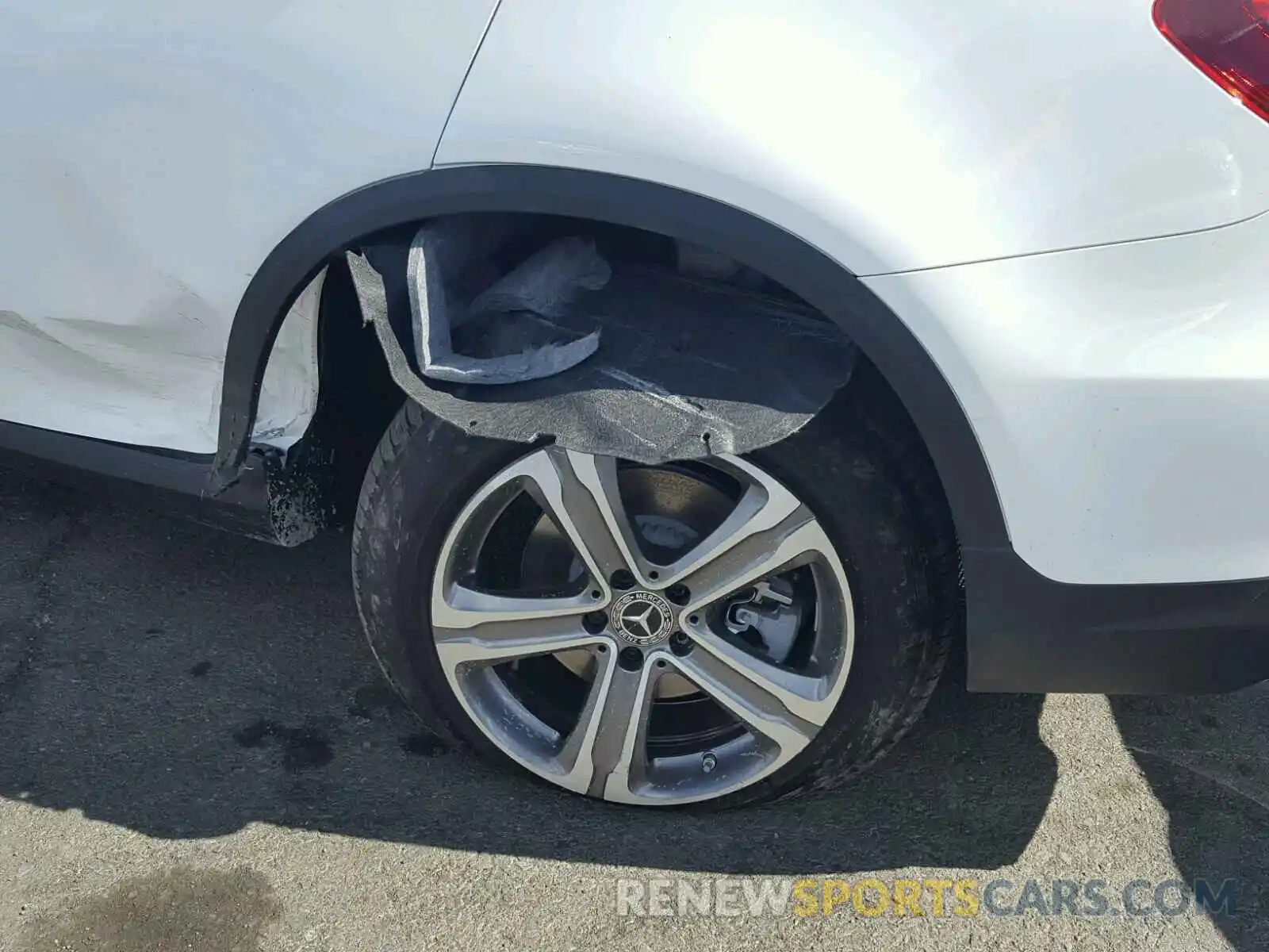 9 Photograph of a damaged car WDC0G4KB0KV124559 MERCEDES-BENZ GLC 300 4MATIC 2019