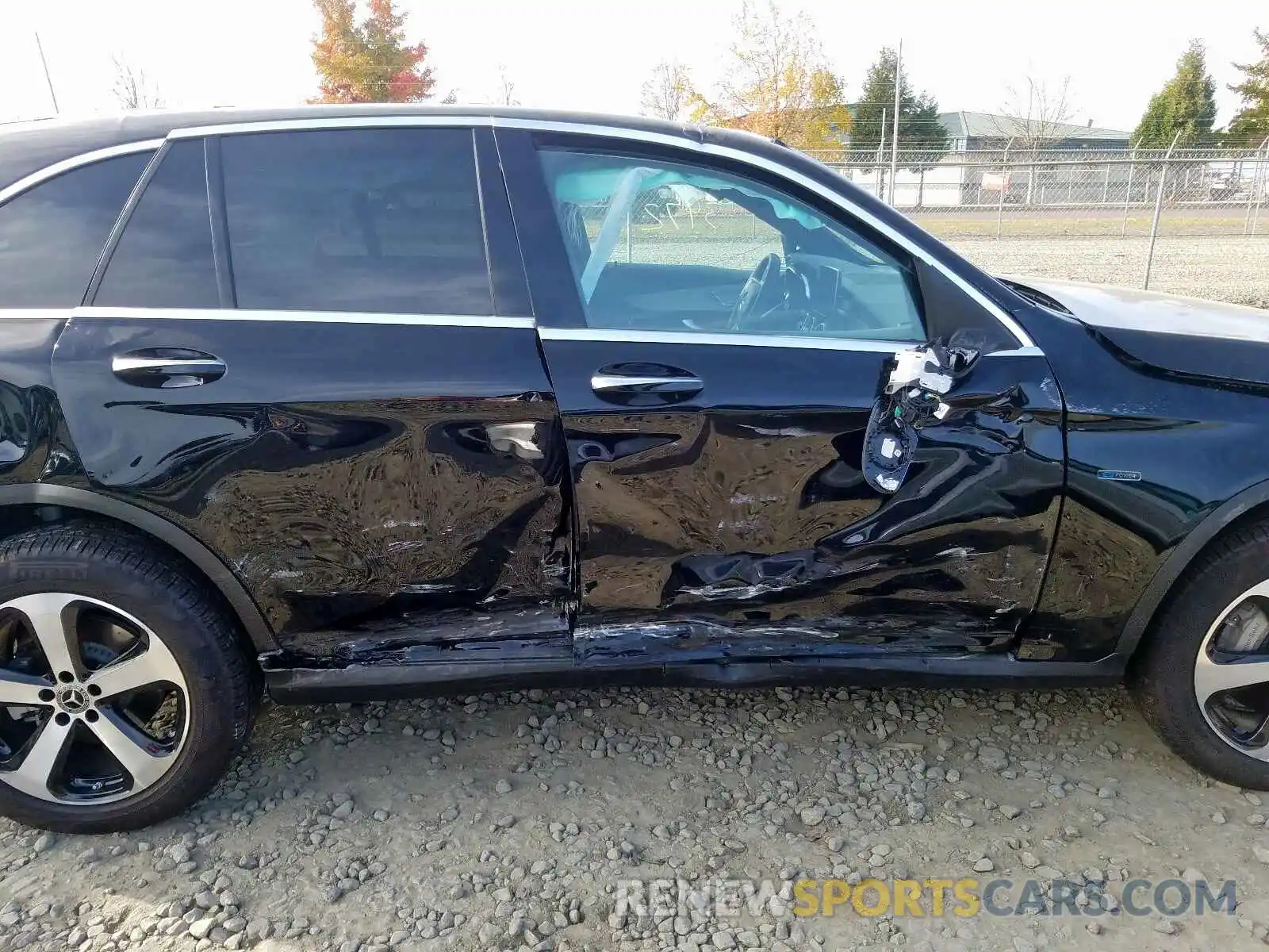 9 Photograph of a damaged car WDC0G5EB3KF556235 MERCEDES-BENZ GLC 350E 2019