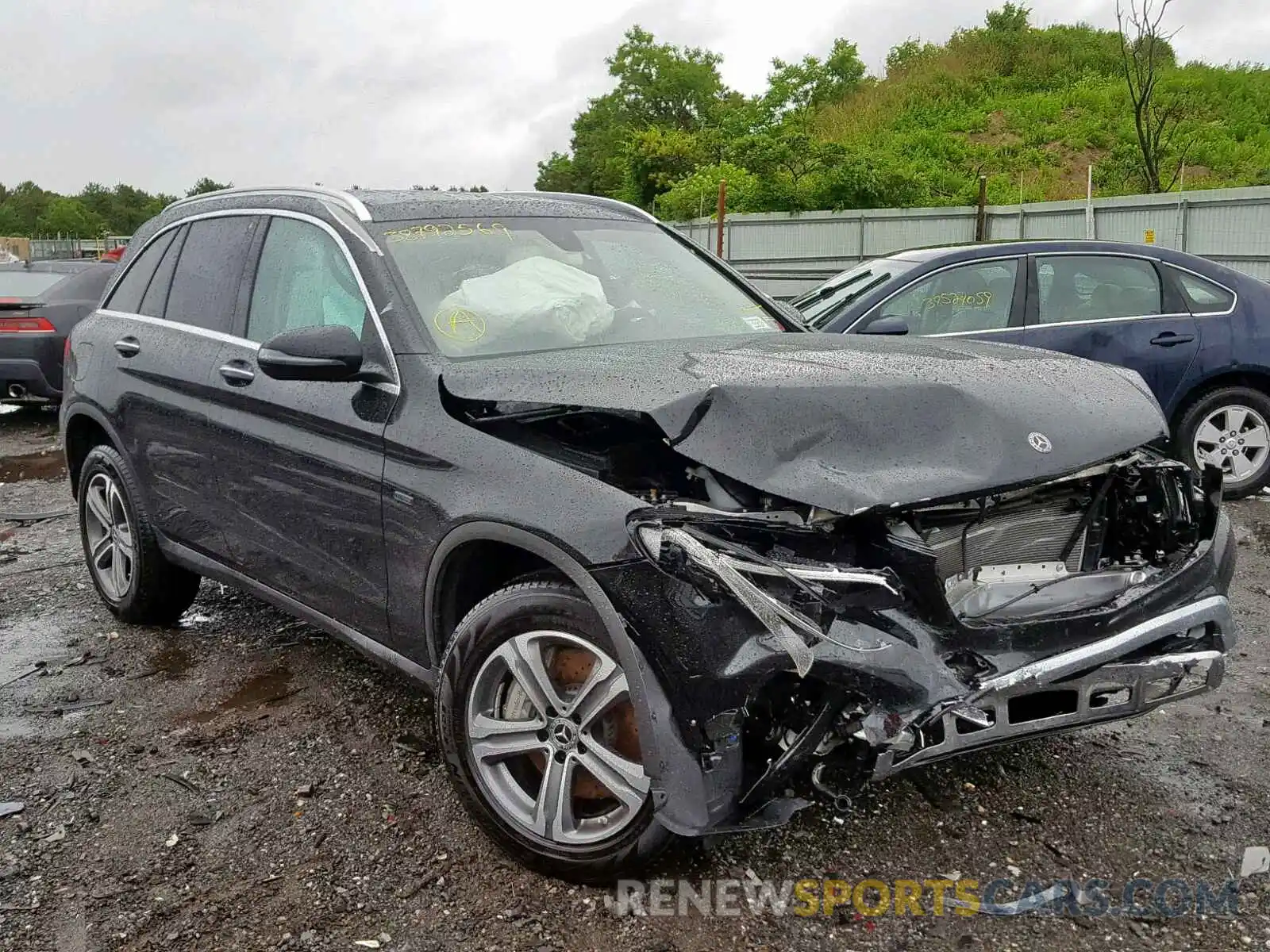 1 Photograph of a damaged car WDC0G5EB3KF562682 MERCEDES-BENZ GLC 350E 2019