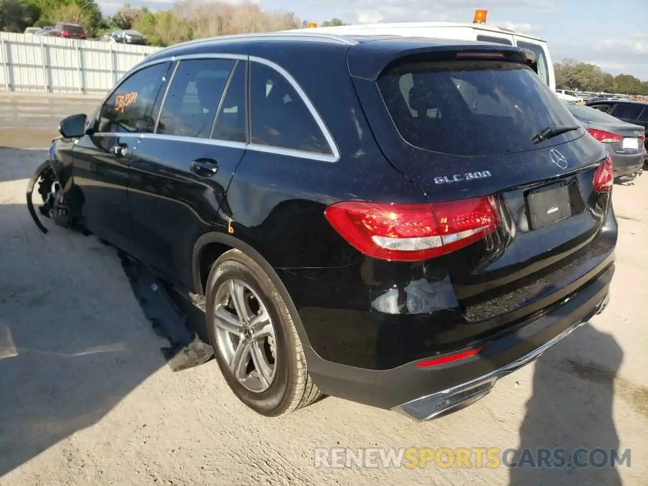 3 Фотография поврежденного автомобиля WDC0G4JB0KV134445 MERCEDES-BENZ GLC-CLASS 2019