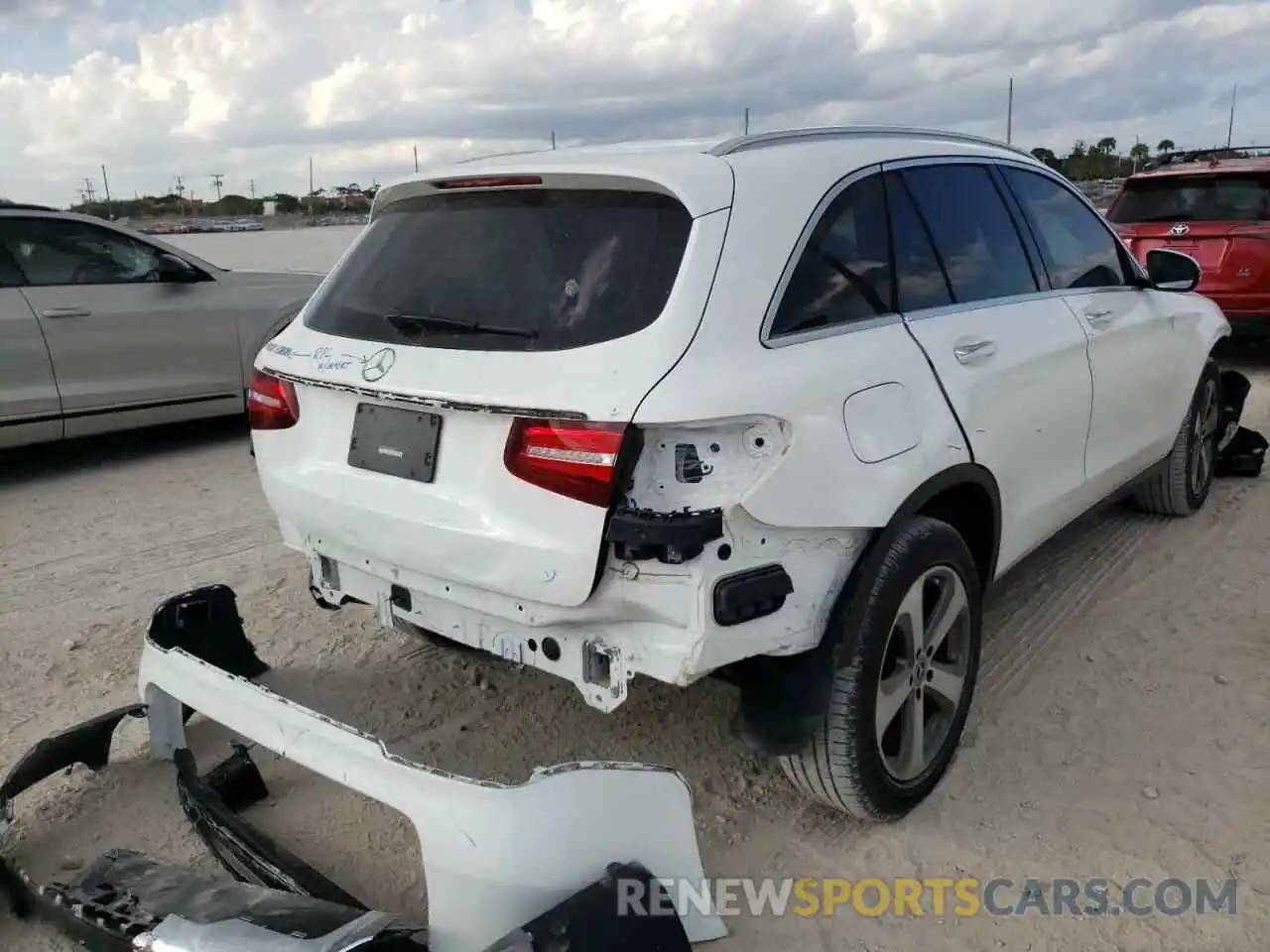 4 Photograph of a damaged car WDC0G4JB0KV159636 MERCEDES-BENZ GLC-CLASS 2019