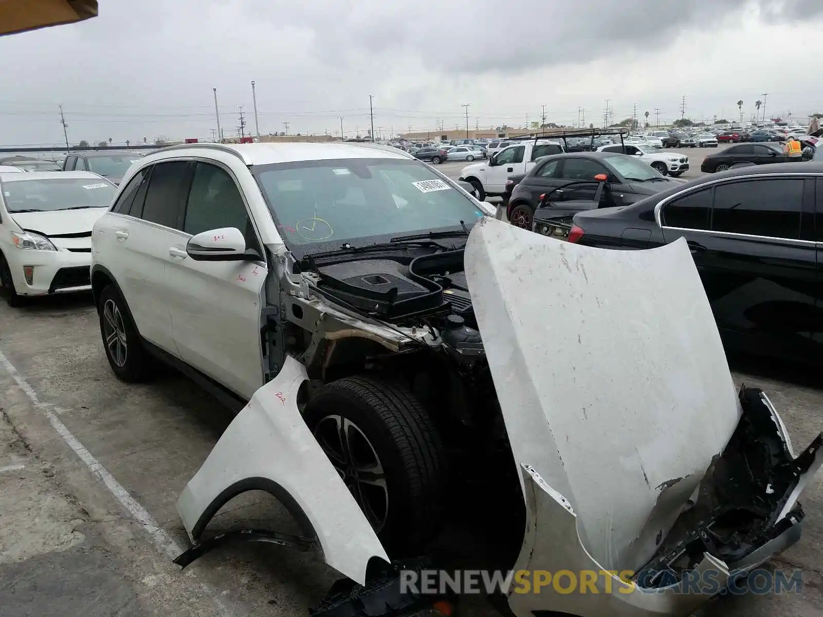 1 Photograph of a damaged car WDC0G4JB1KF592585 MERCEDES-BENZ GLC-CLASS 2019