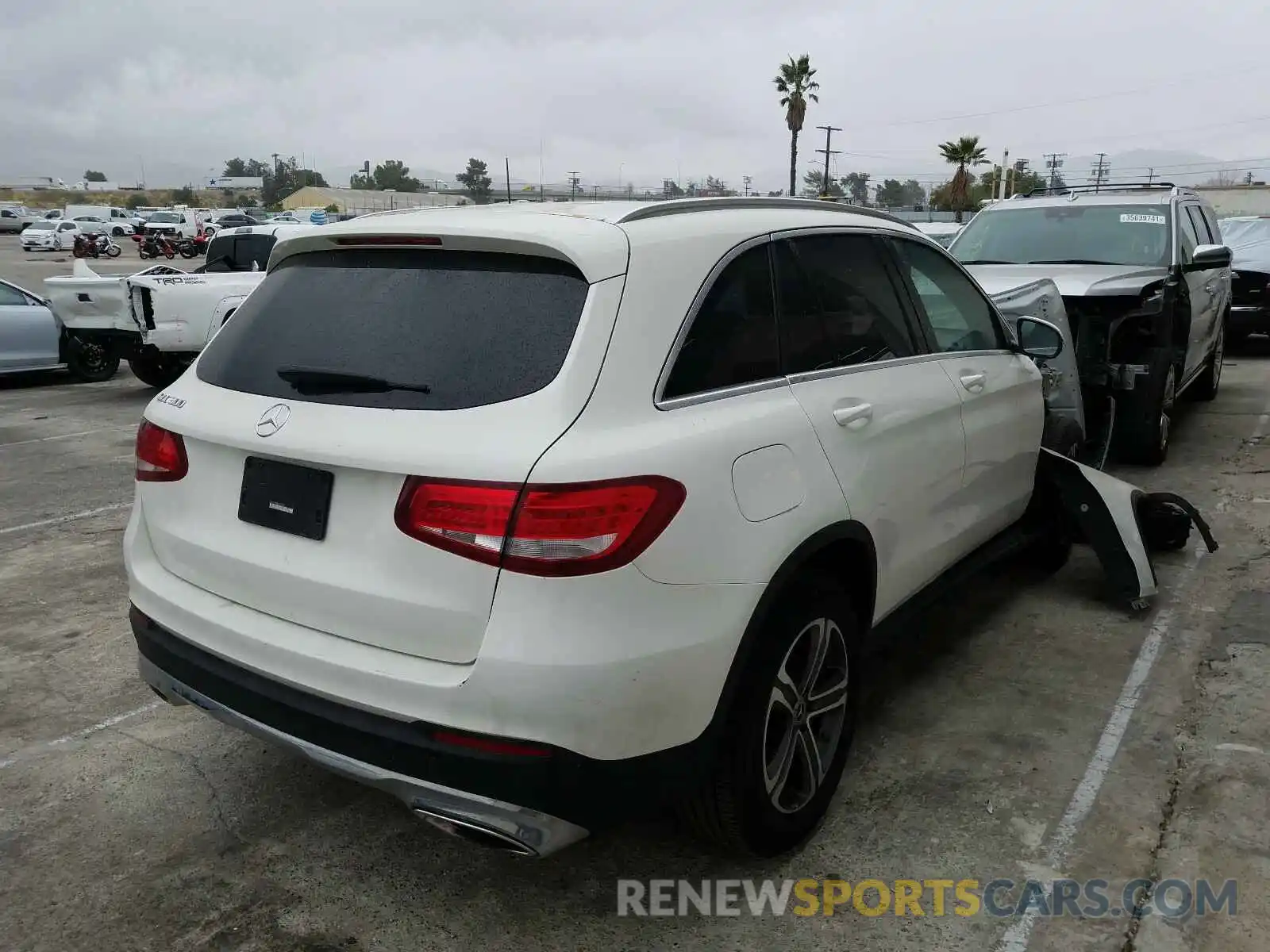 4 Photograph of a damaged car WDC0G4JB1KF592585 MERCEDES-BENZ GLC-CLASS 2019