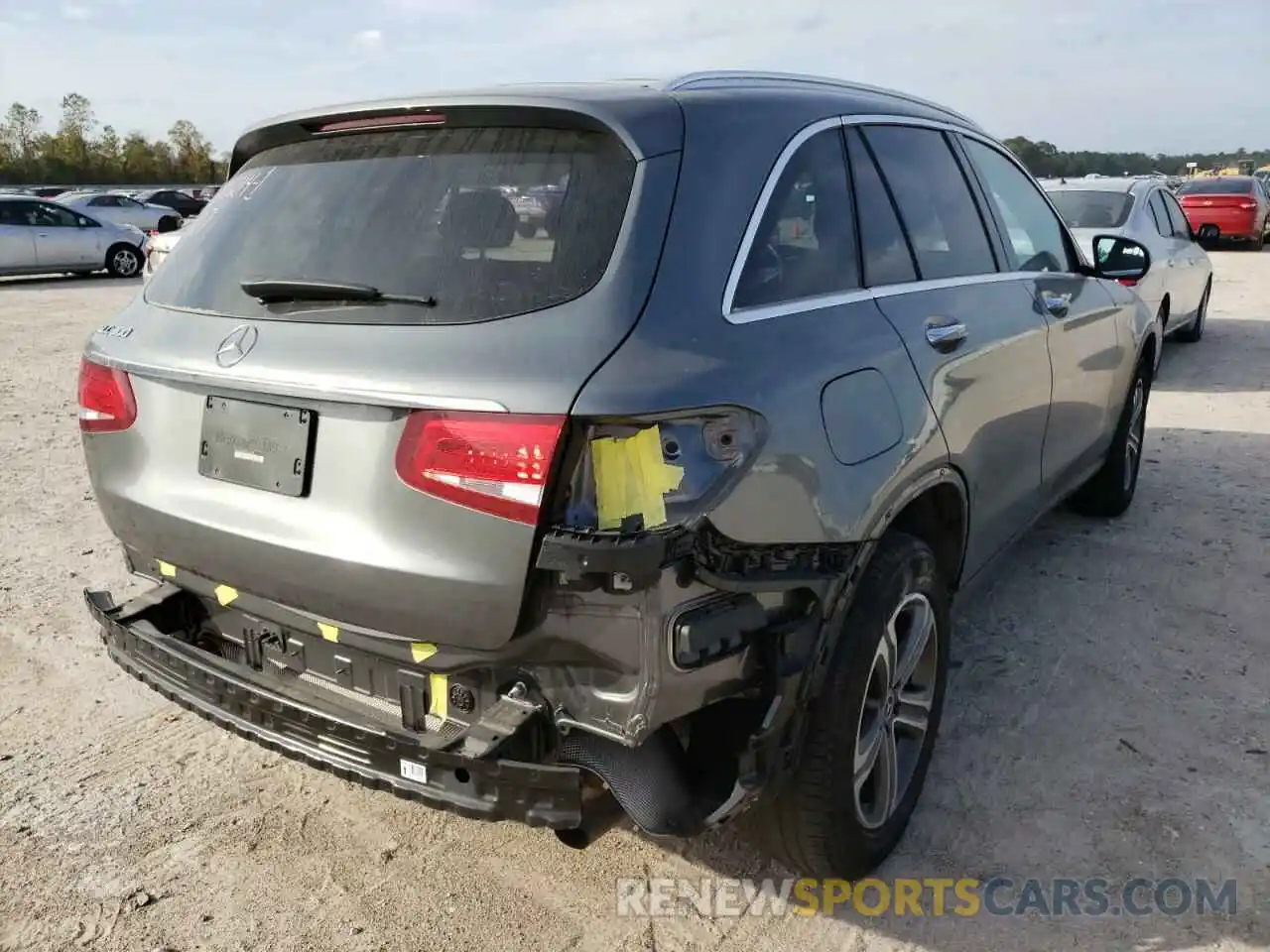 4 Photograph of a damaged car WDC0G4JB6KF618453 MERCEDES-BENZ GLC-CLASS 2019