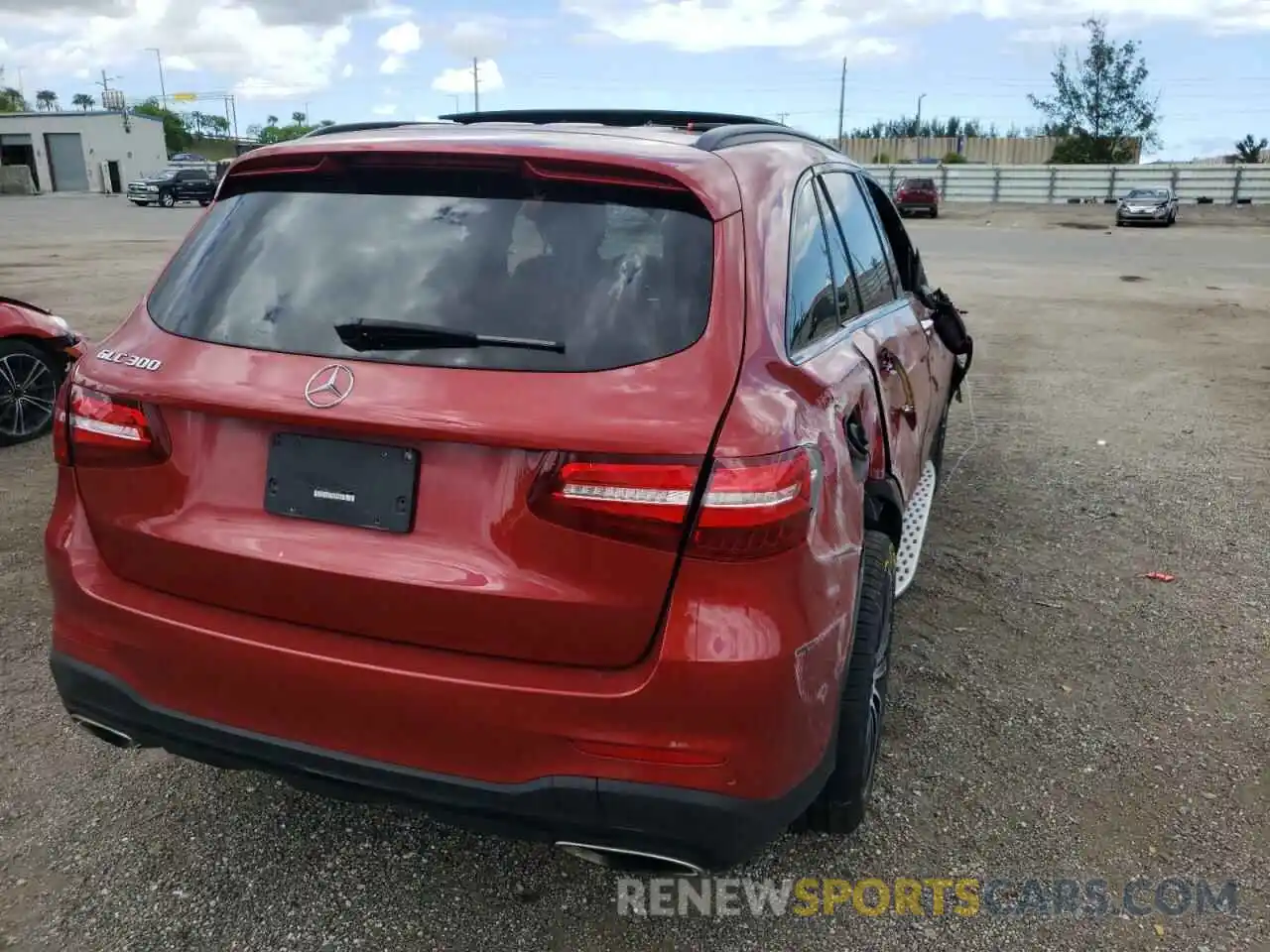 4 Photograph of a damaged car WDC0G4JB8KV159397 MERCEDES-BENZ GLC-CLASS 2019