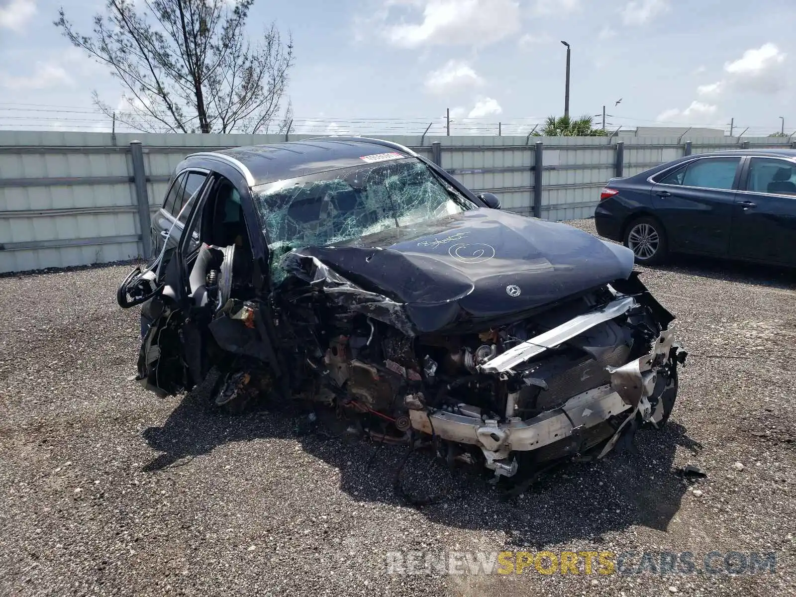 1 Photograph of a damaged car WDC0G4JBXKV126658 MERCEDES-BENZ GLC-CLASS 2019