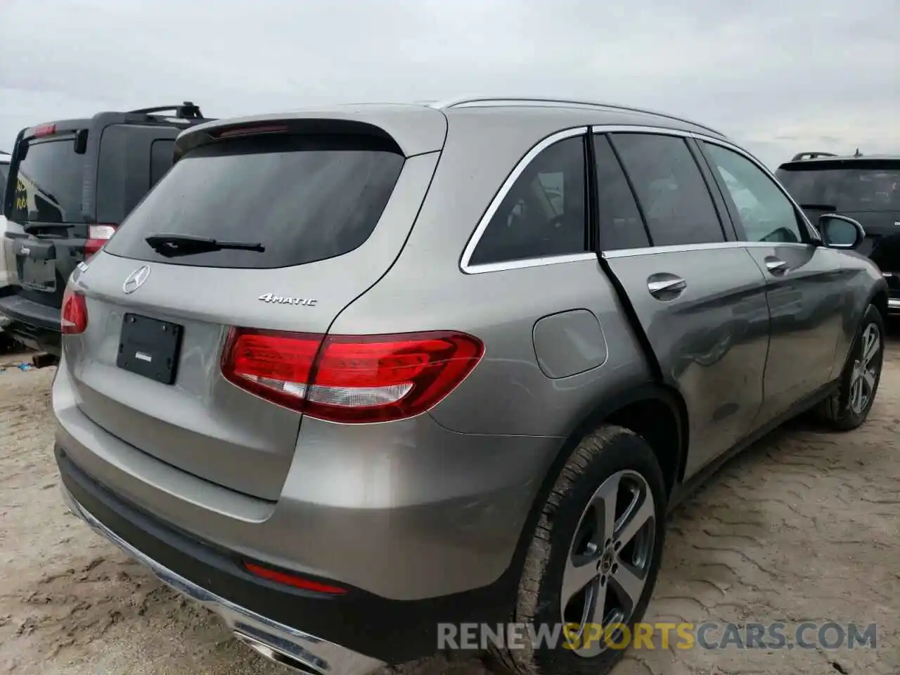 4 Photograph of a damaged car WDC0G4KB5KV158352 MERCEDES-BENZ GLC-CLASS 2019