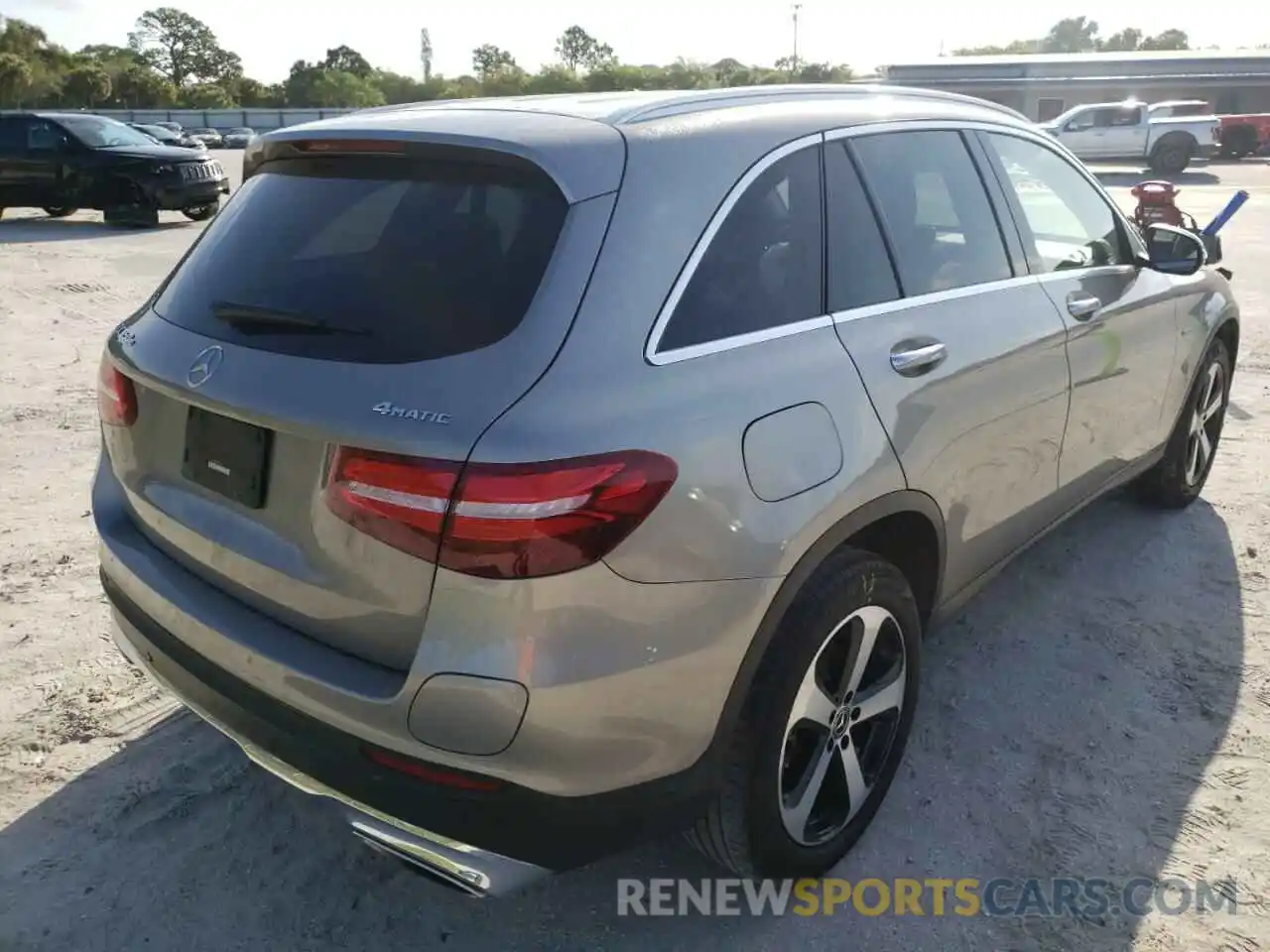 4 Photograph of a damaged car WDC0G5EB2KF598055 MERCEDES-BENZ GLC-CLASS 2019