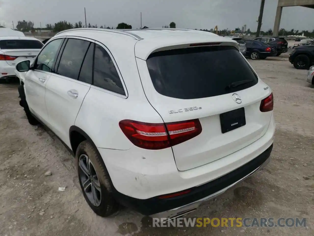 3 Photograph of a damaged car WDC0G5EB3KF612660 MERCEDES-BENZ GLC-CLASS 2019